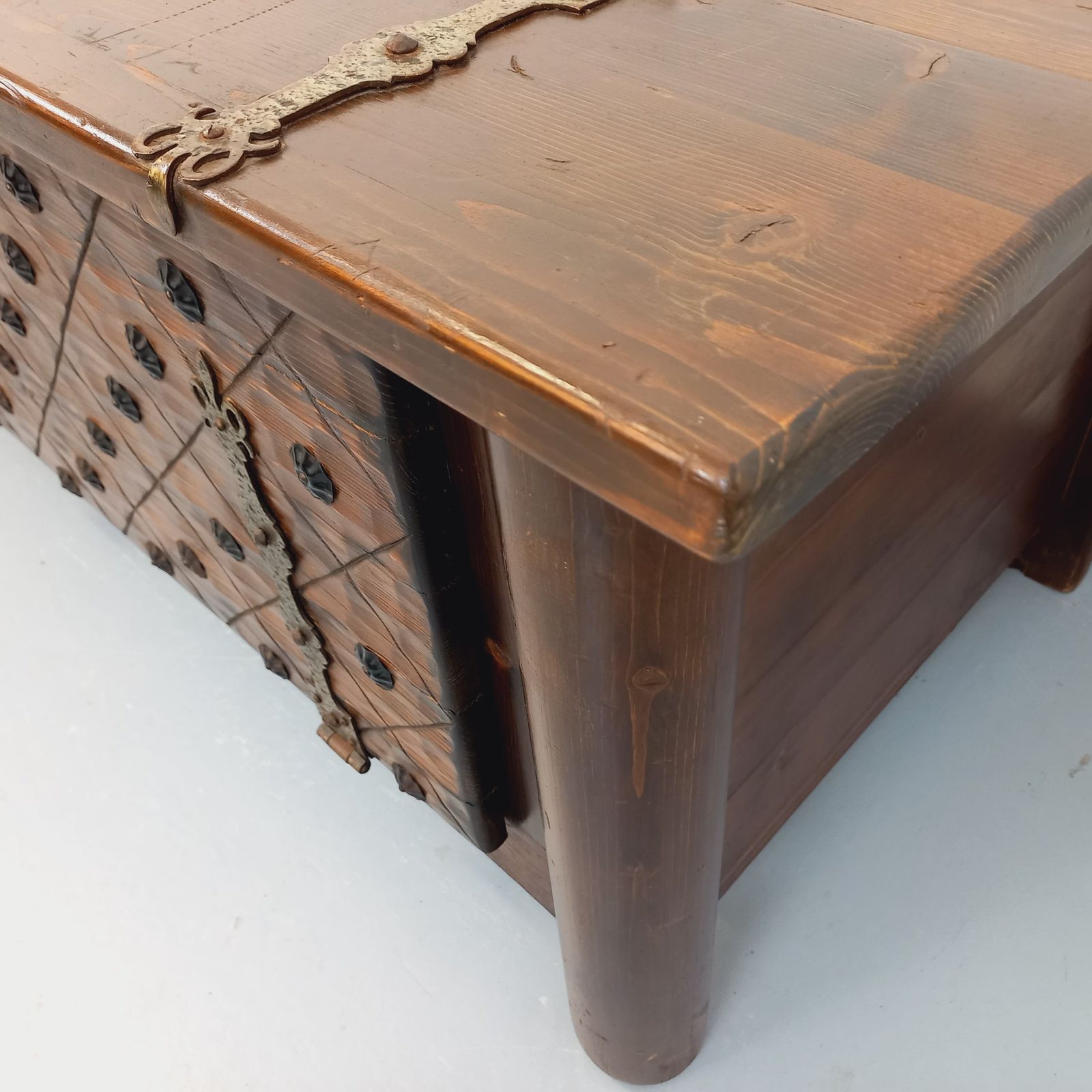 Georges Robert Brutalist Pine Dressoir photo vintage