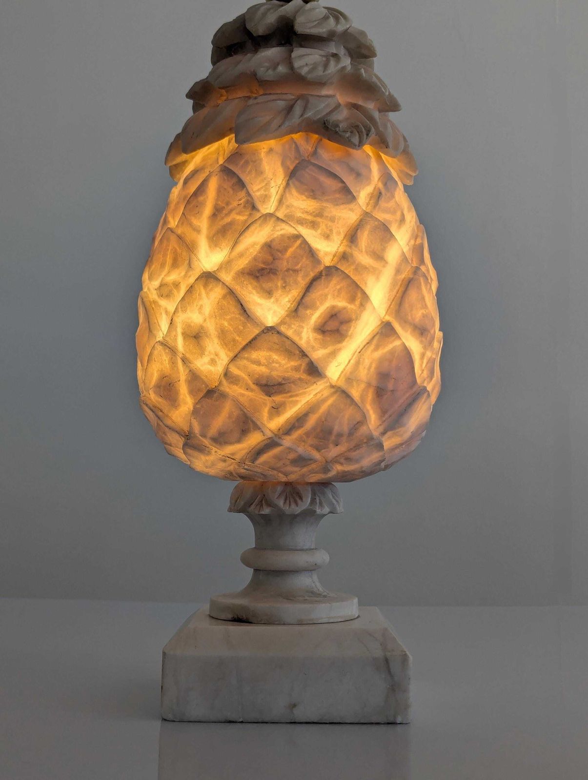 Lampe de table en albâtre sculpté à la main en forme d'ananas, Art déco, France, Paris, années 1930 photo 1962.0