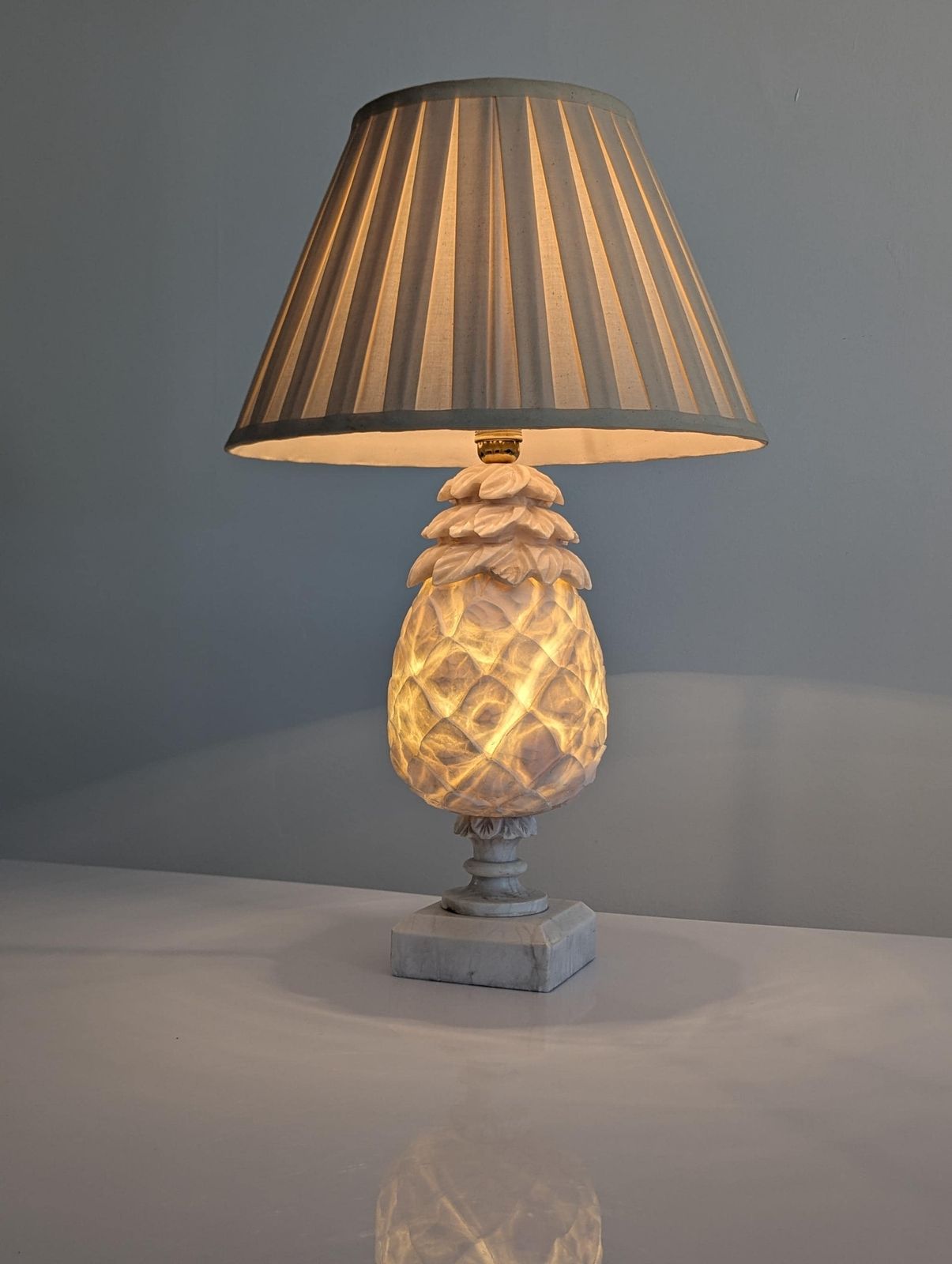 Lampe de table en albâtre sculpté à la main en forme d'ananas, Art déco, France, Paris, années 1930 photo vintage