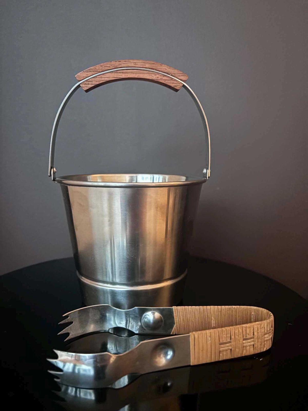 154.0 Vintage Lundtofte Denmark IJsemmer van Roestvrij Staal & Teak met Gevlochten IJstang – Scandinavian Modern Barware, ca. jaren 1960 photo