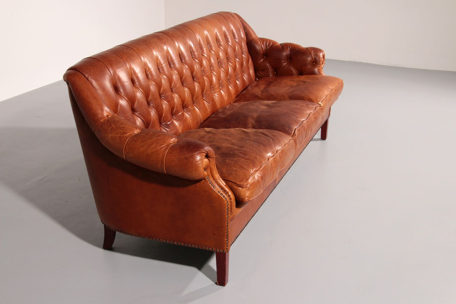 Antiqued Chesterfield Leather Sofa photo Furniture