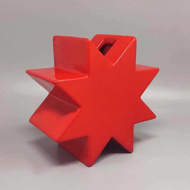 1980s Ettore Sottsass "Hsing" Rood Geglazuurde Keramische Vaas Voor Alessio Sarri photo Woonaccessoires