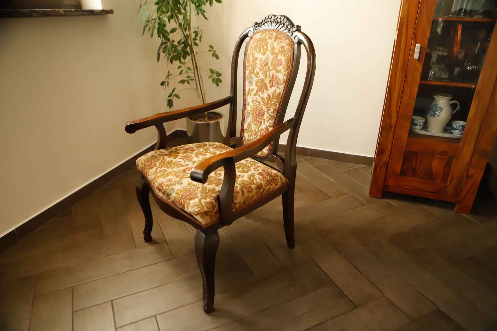 Antieke Queen Anne Revival Carver Fauteuil met Bloemen Tapijtbekleding photo furniture