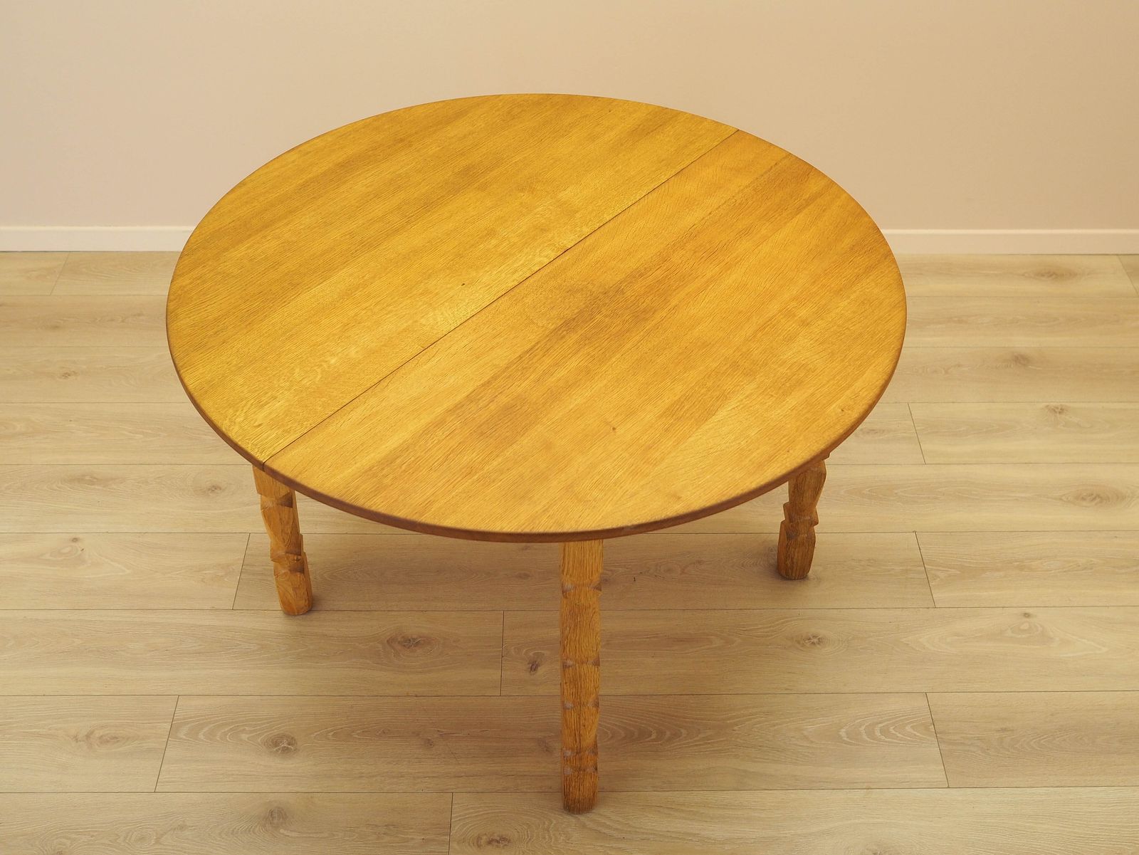 Ronde eettafel, Deens design, ca. jaren 1960, ontwerper: Henning Kjærnulf photo Meubels