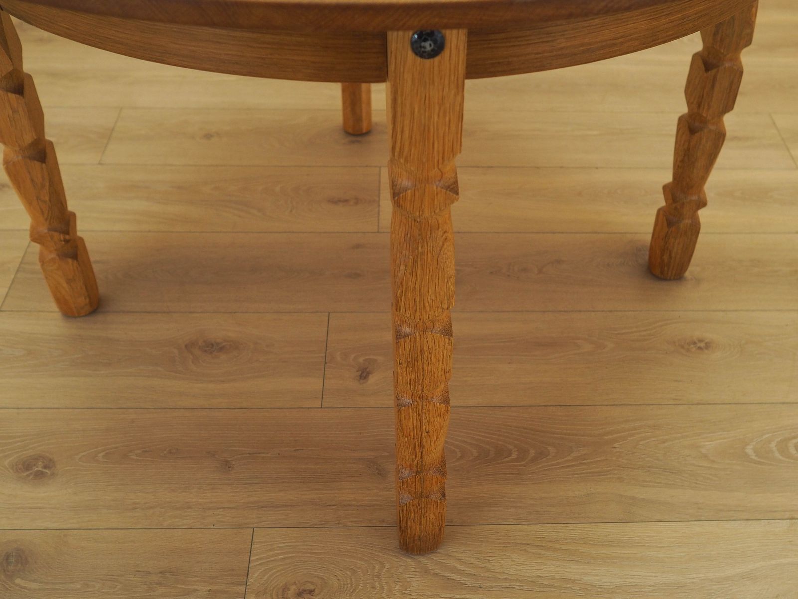 Ronde eettafel, Deens design, ca. jaren 1960, ontwerper: Henning Kjærnulf photo vinterior