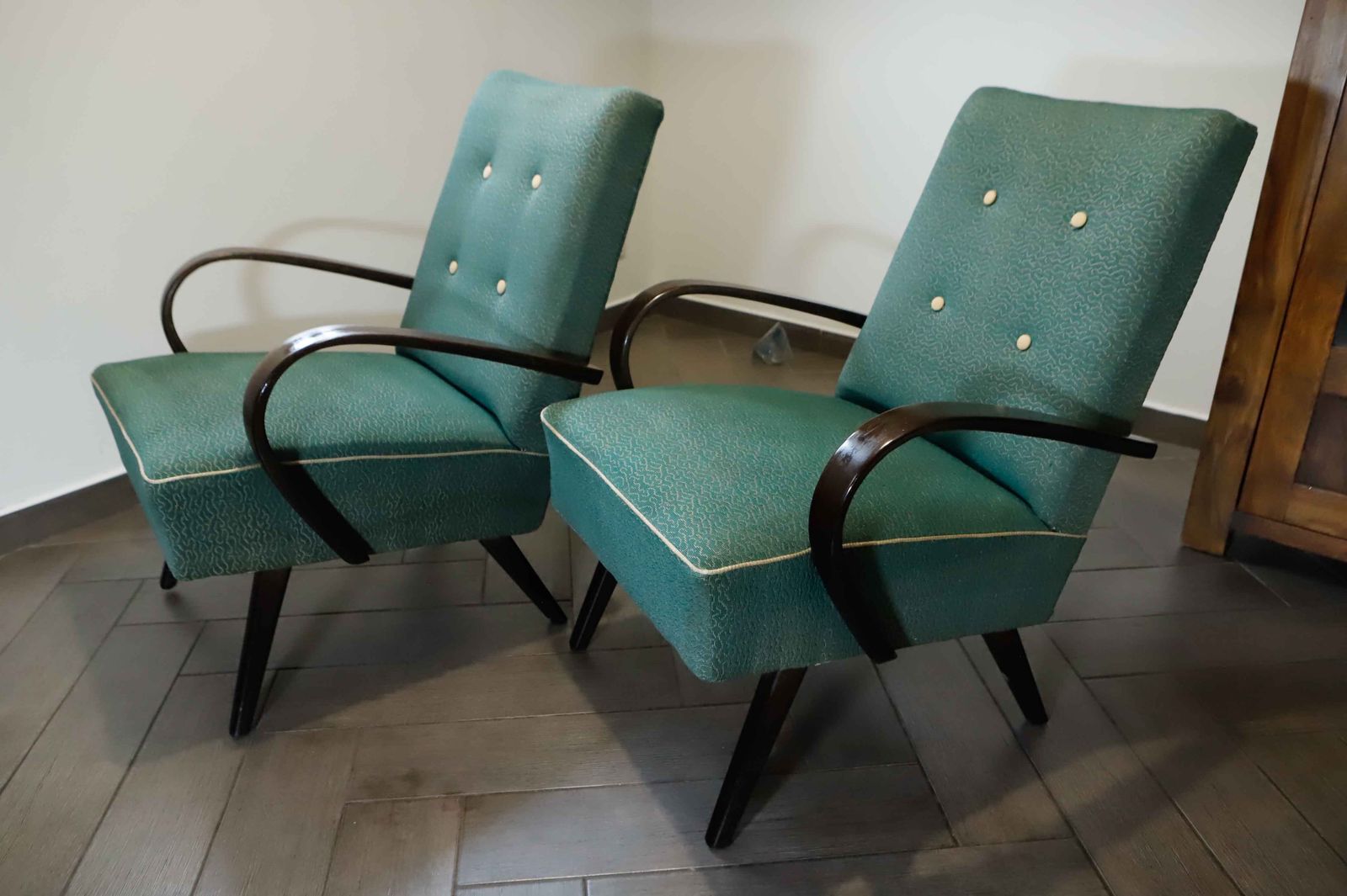 Set van 2 TON lounge fauteuils van Jaroslav Šmídek photo Meubels