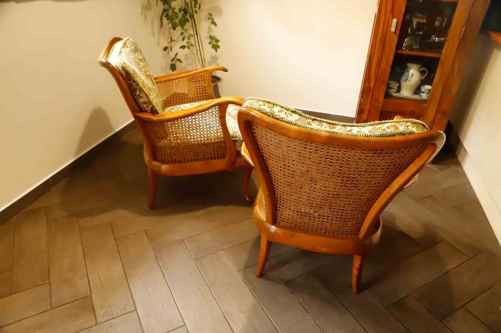 Set van 2 Duitse Chippendale-rieten fauteuils van Adolf Wrenger photo Meubels