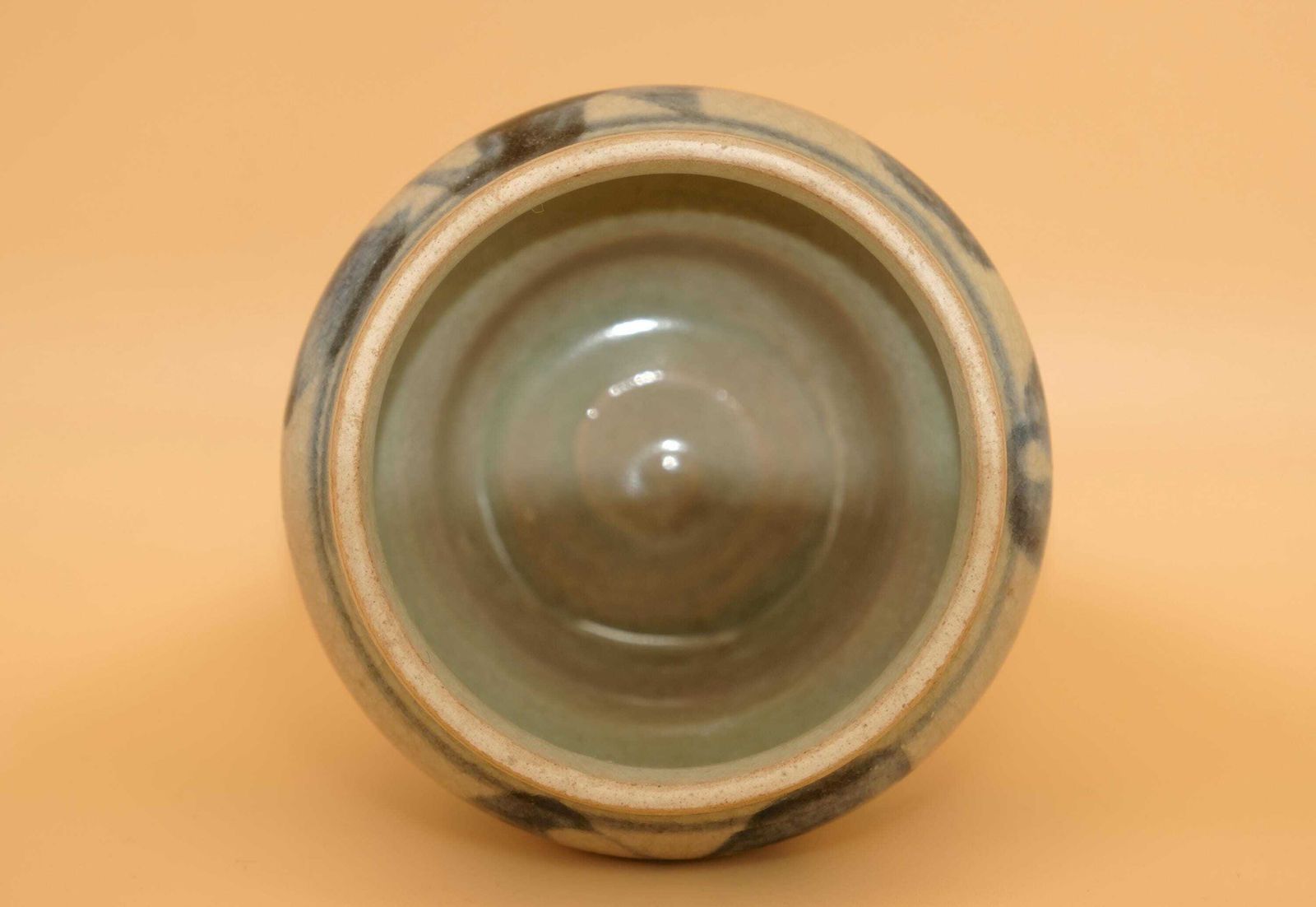 Antiek Chinees provinciaal blauw-wit aardewerken pot | Late Qing, vroege Republiek, volkskunst, ca. 1880-1920 photo vinterior
