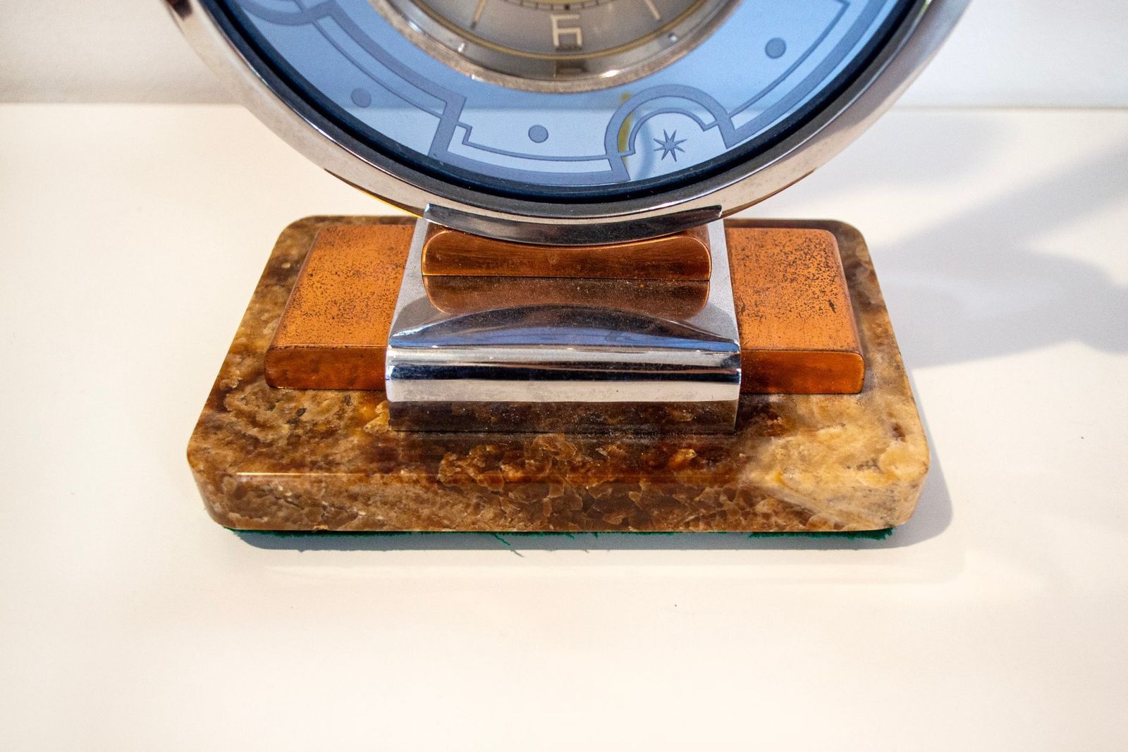 Art Deco Italiaanse glazen en marmeren klokklamp, jaren 1930 photo 1374.0