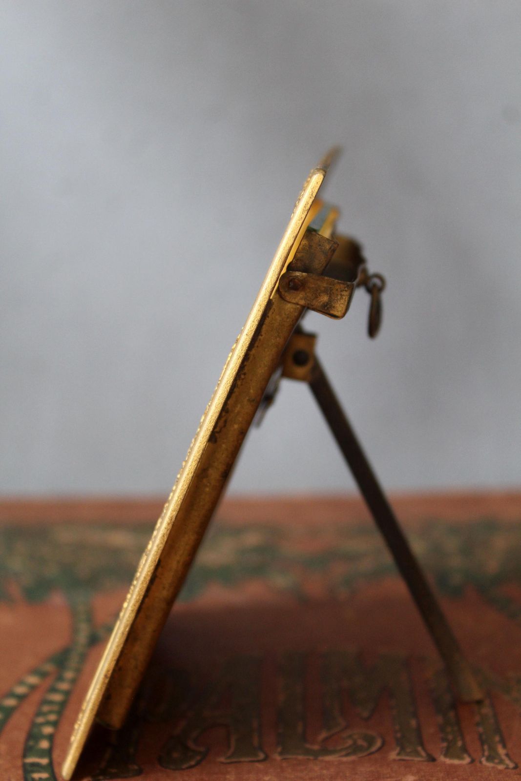 75.0 Antiek verguld bronzen Frans fotolijstje, 19e eeuw, gedreven motief, Louis XVI-stijl, Napoleon XIX photo