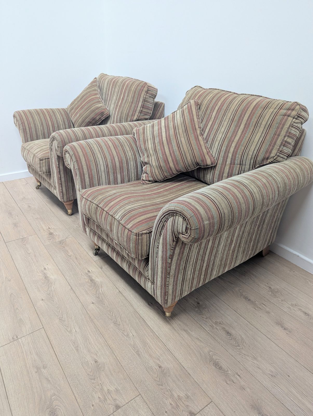 Pair Vintage Comfy Parker Knoll Club Chair Delivery Available 0335. photo vinterior