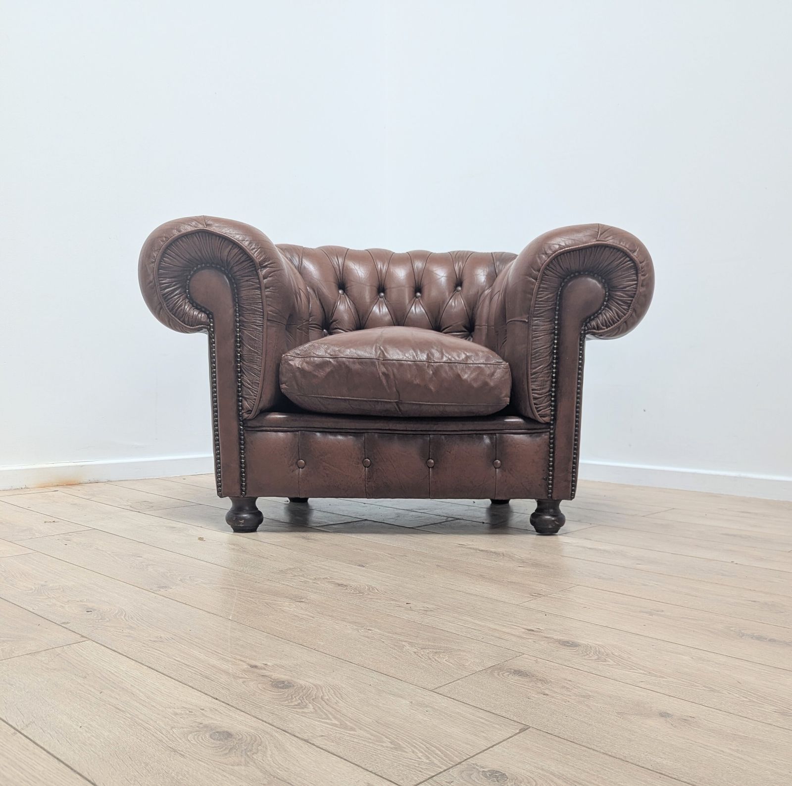 Fauteuil club Chesterfield vintage en cuir Cuba, années 1930 - livraison disponible 0344. photo for sale