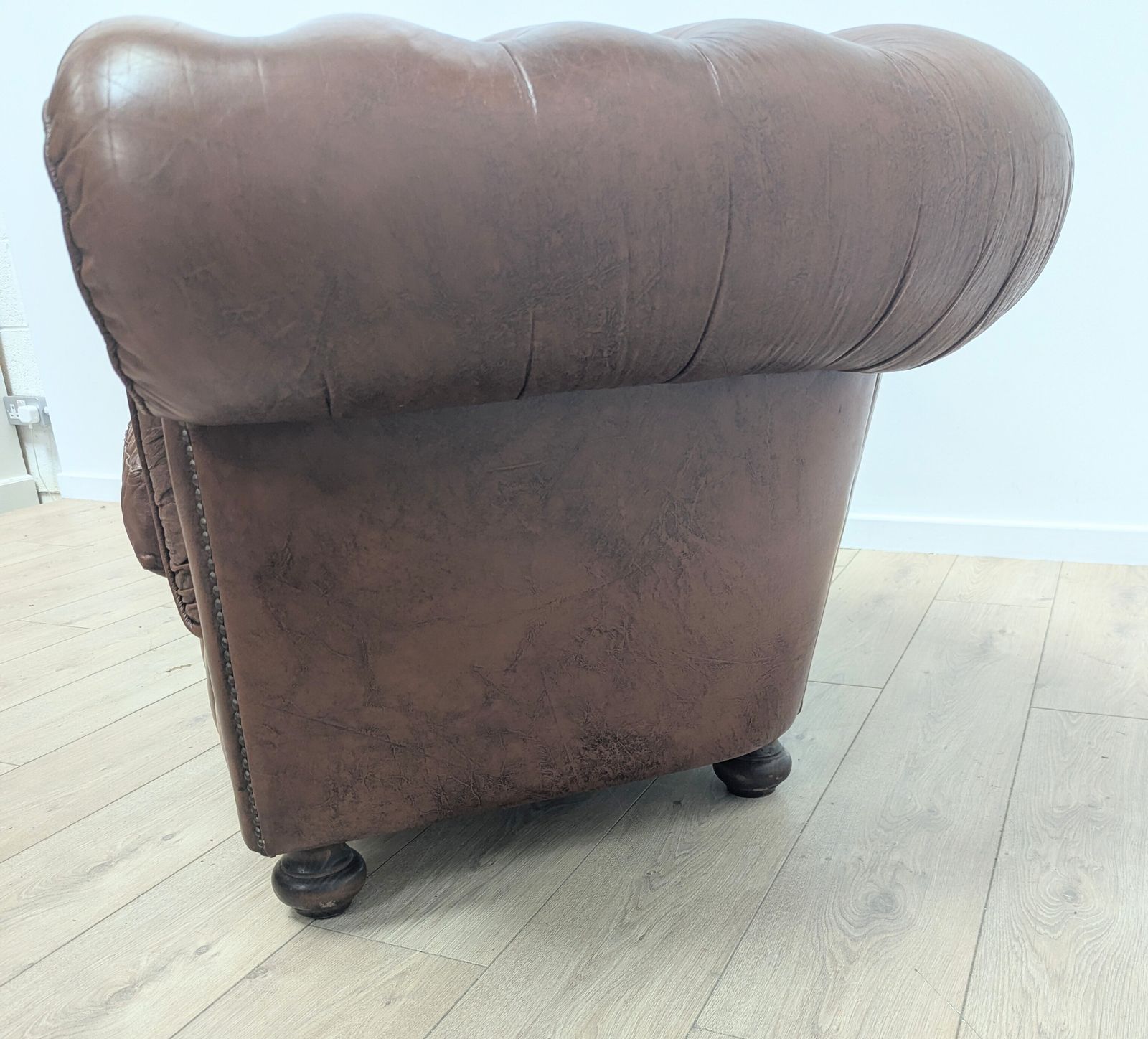 Mobilier Fauteuil club Chesterfield vintage en cuir Cuba, années 1930 - livraison disponible 0344. photo