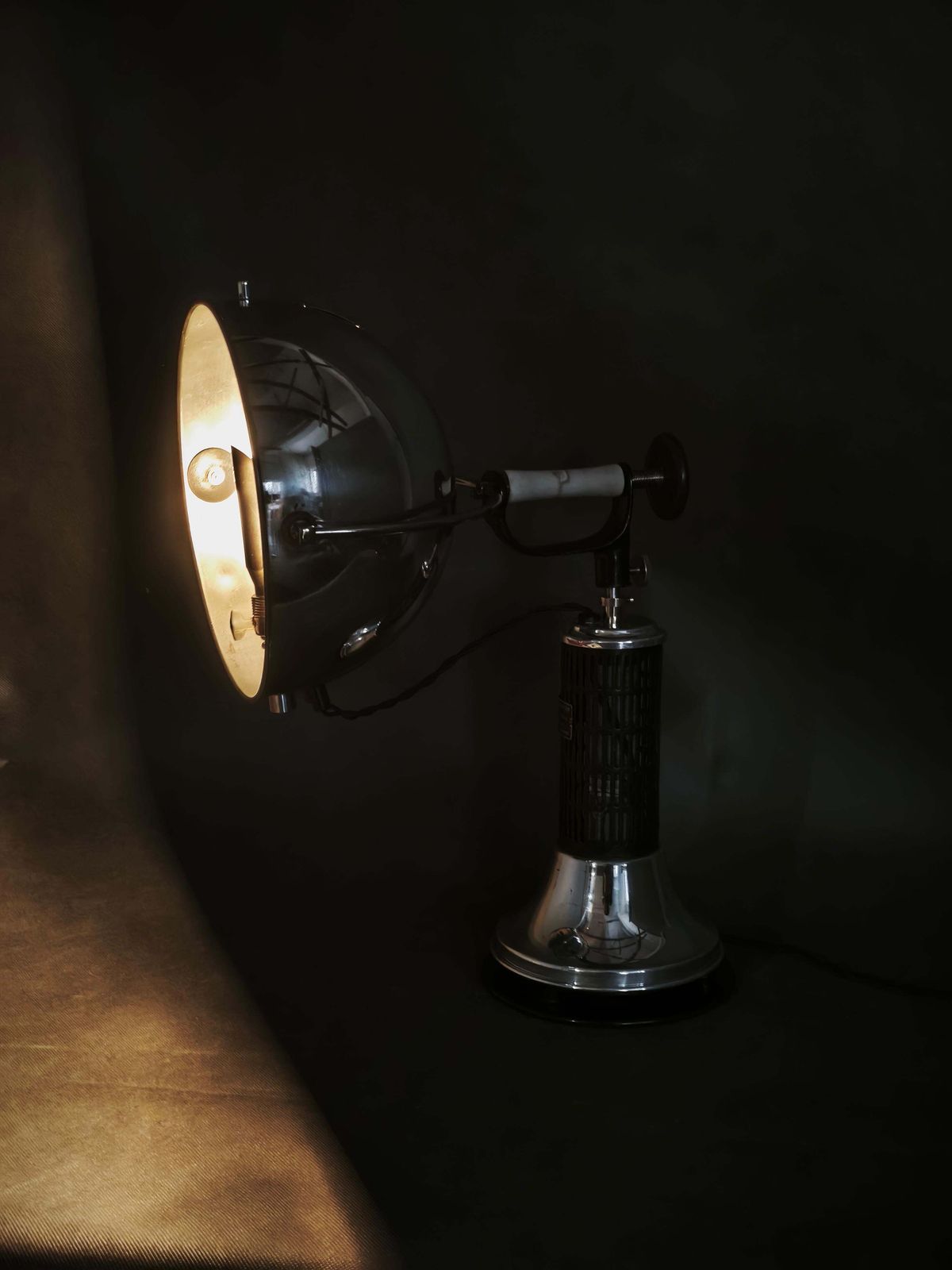 photo buy Bauhaus Hanau Quartz Chrome Verstelbare Tafellamp uit de jaren 1930, Duitsland