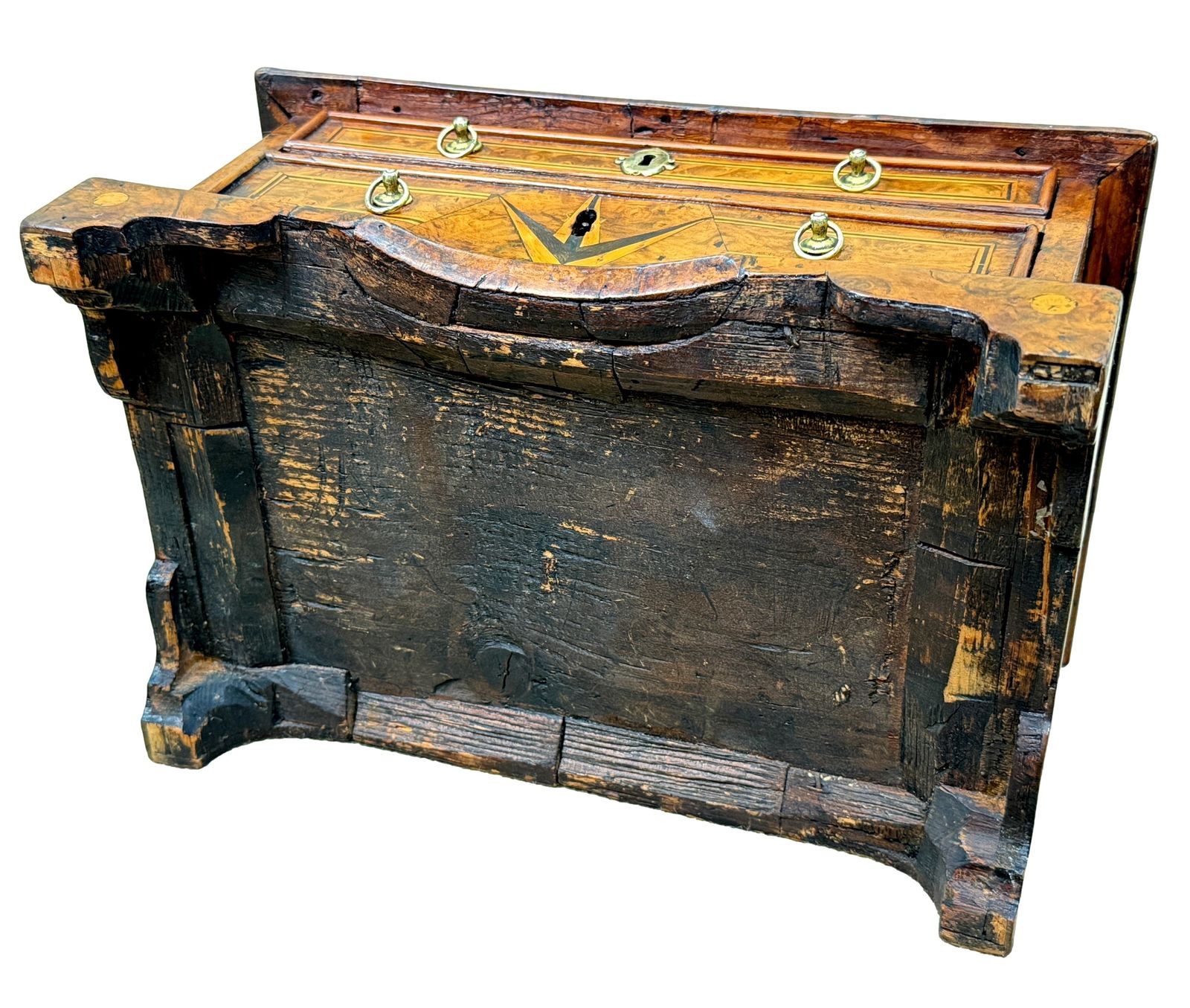 5500.0 Rare miniature commode en noyer, début du XVIIIe siècle (Angleterre, vers 1720) photo