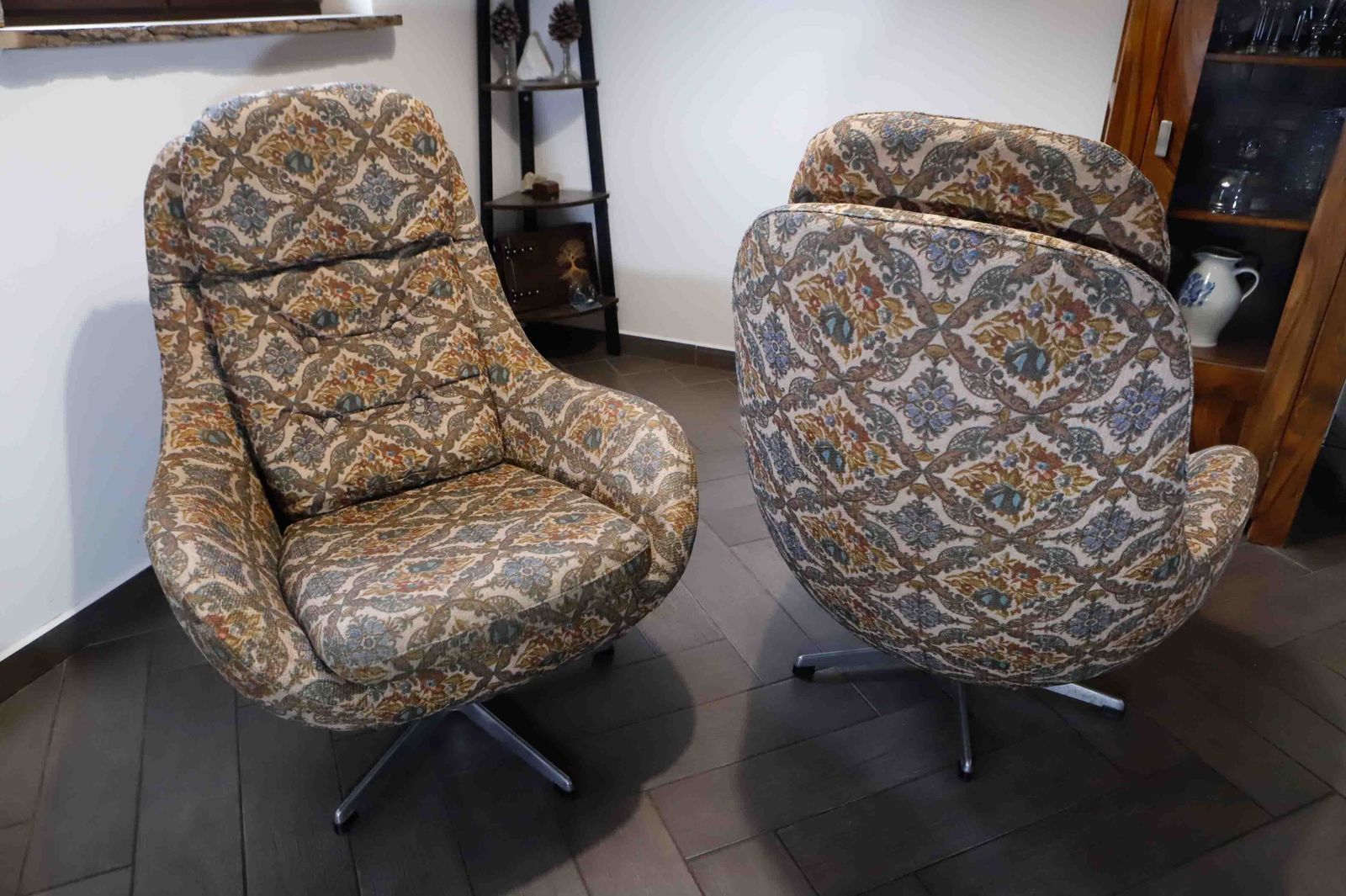 Set Of 2 Vintage High Back Swivel Armchairs With Abstract Upholstery