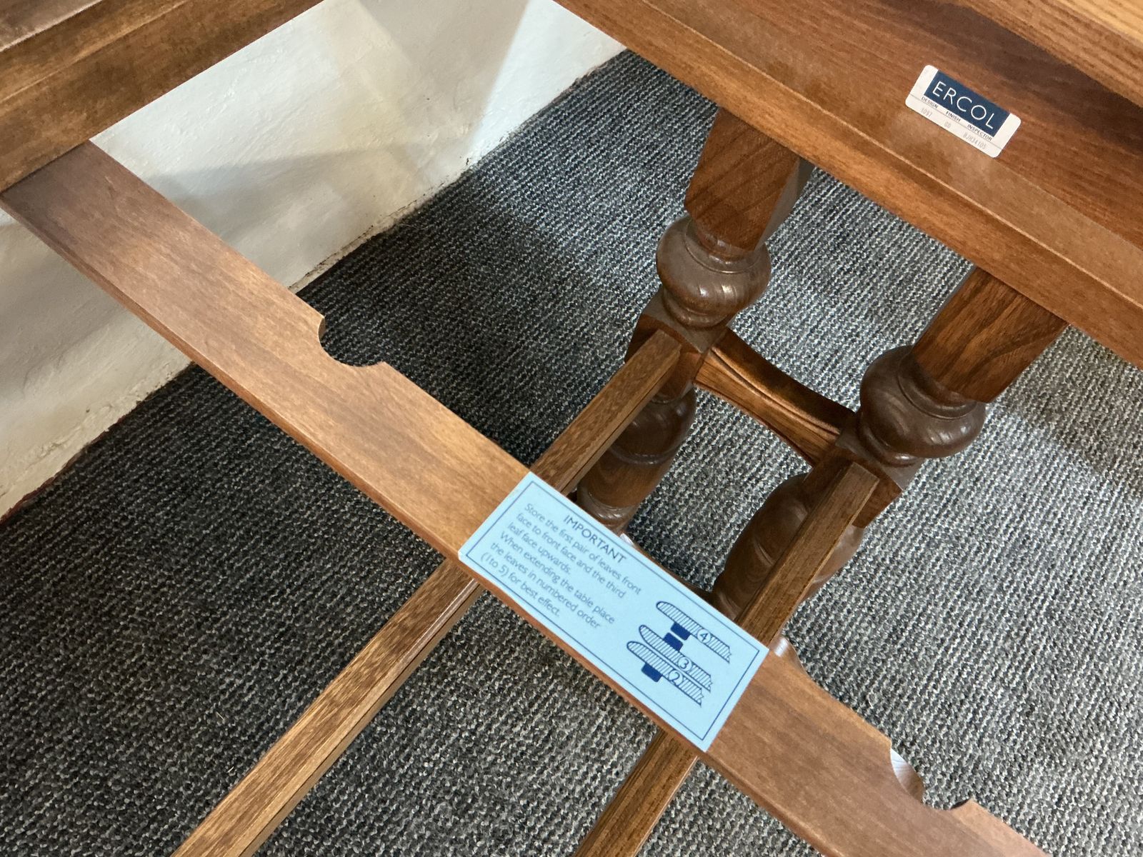 photo vinterior Ercol Grand Dorchester Extending Dining Table.
