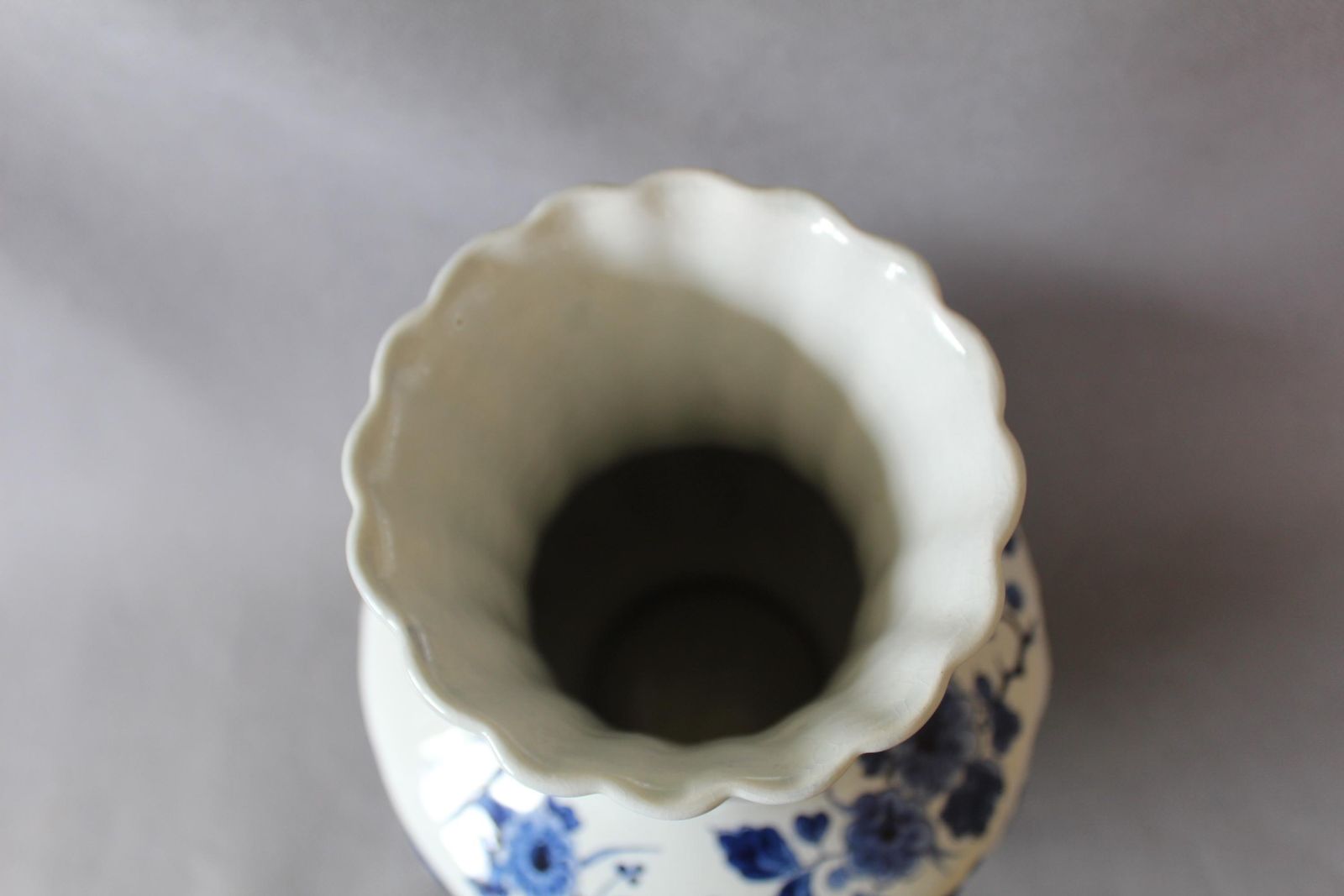 photo buy Grote vintage vaas, Royal Delft, De Koninklijke Porceleyne Fles, jaar 1954 BY, Holland, keramiek, geribbeld design, handgeschilderd, blauw en wit