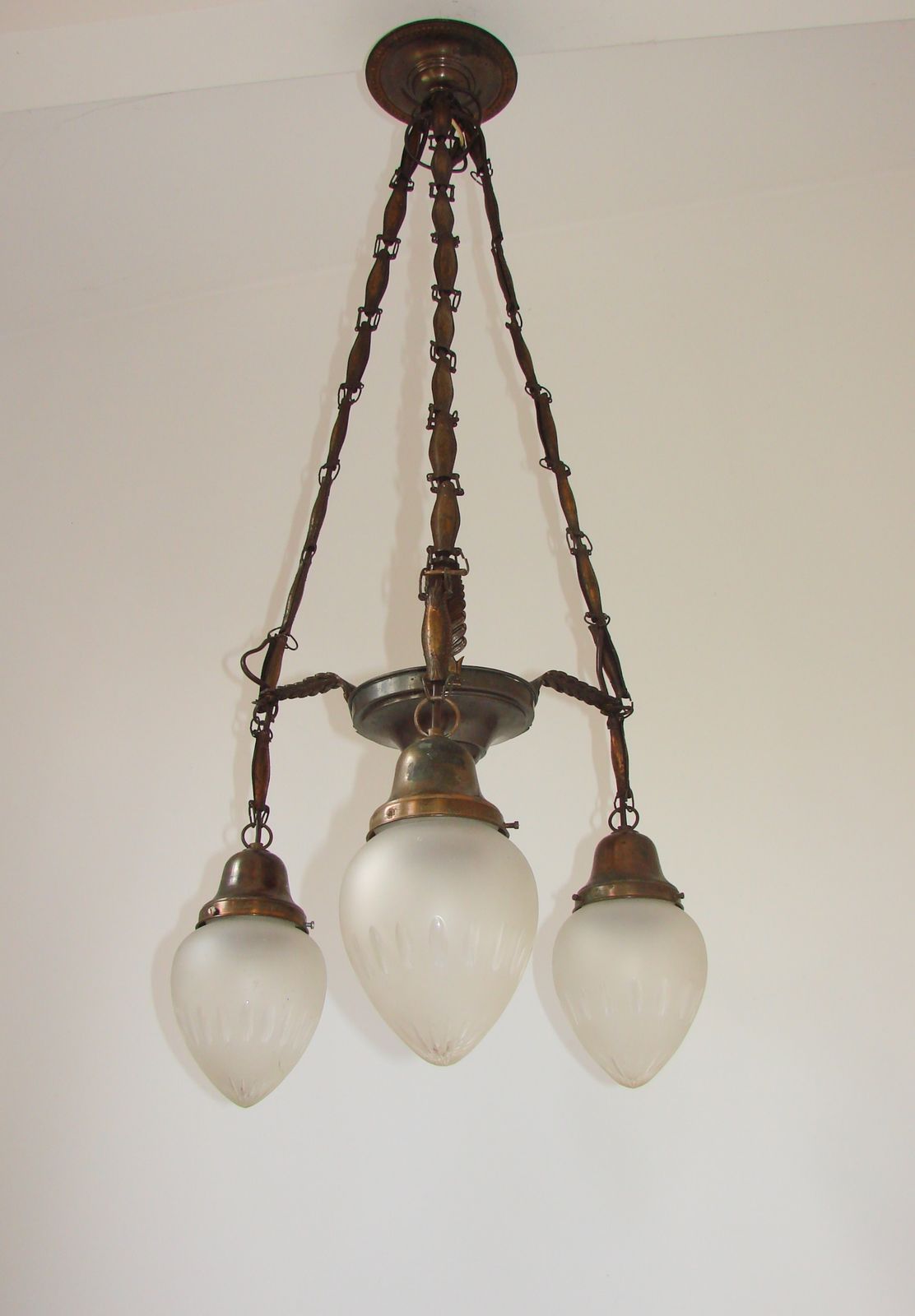photo for sale Een art deco hanglamp uit de jaren 1930