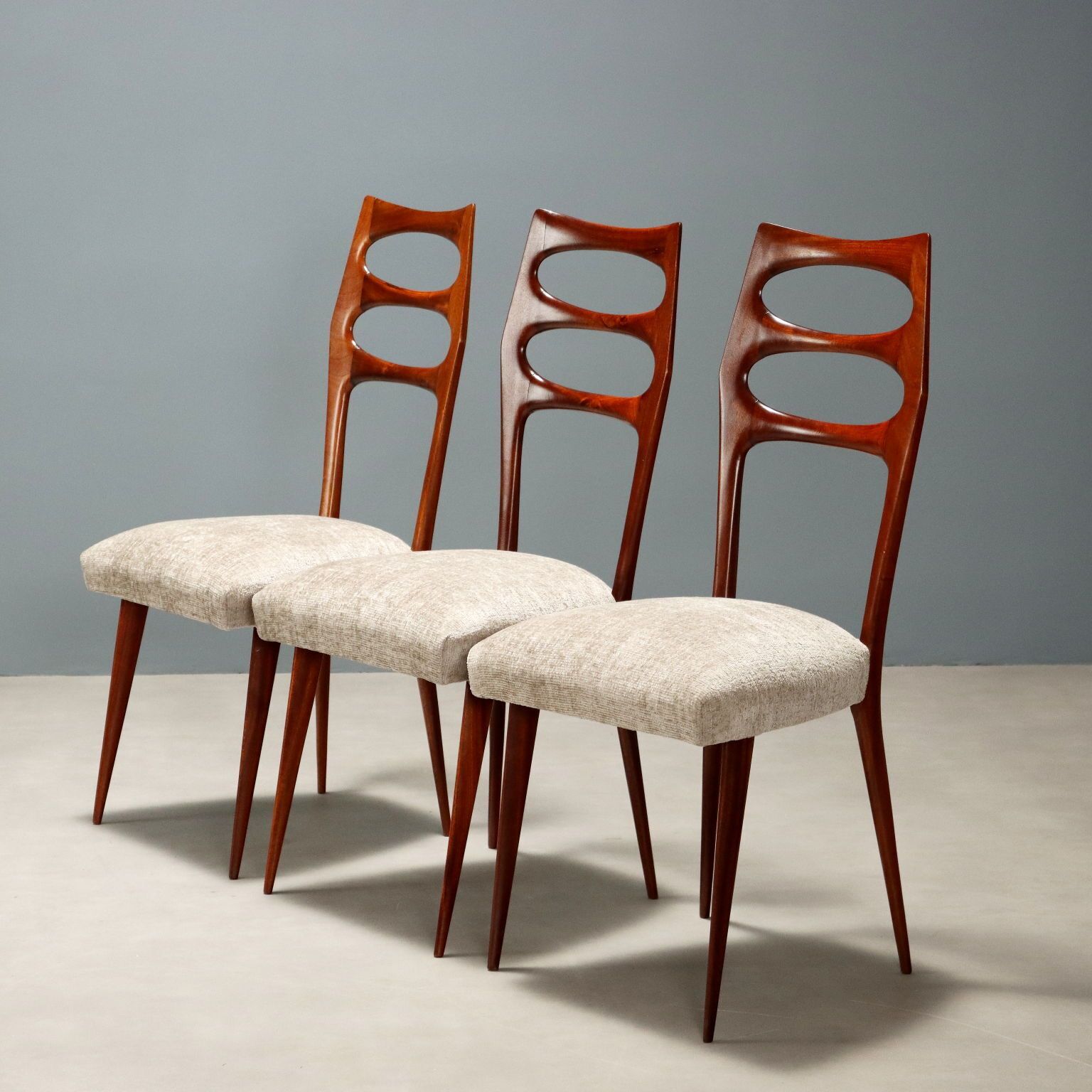 Meubels Vintage stoelen, beuken, stof, design, Italië, jaren 1950, gerestaureerd photo