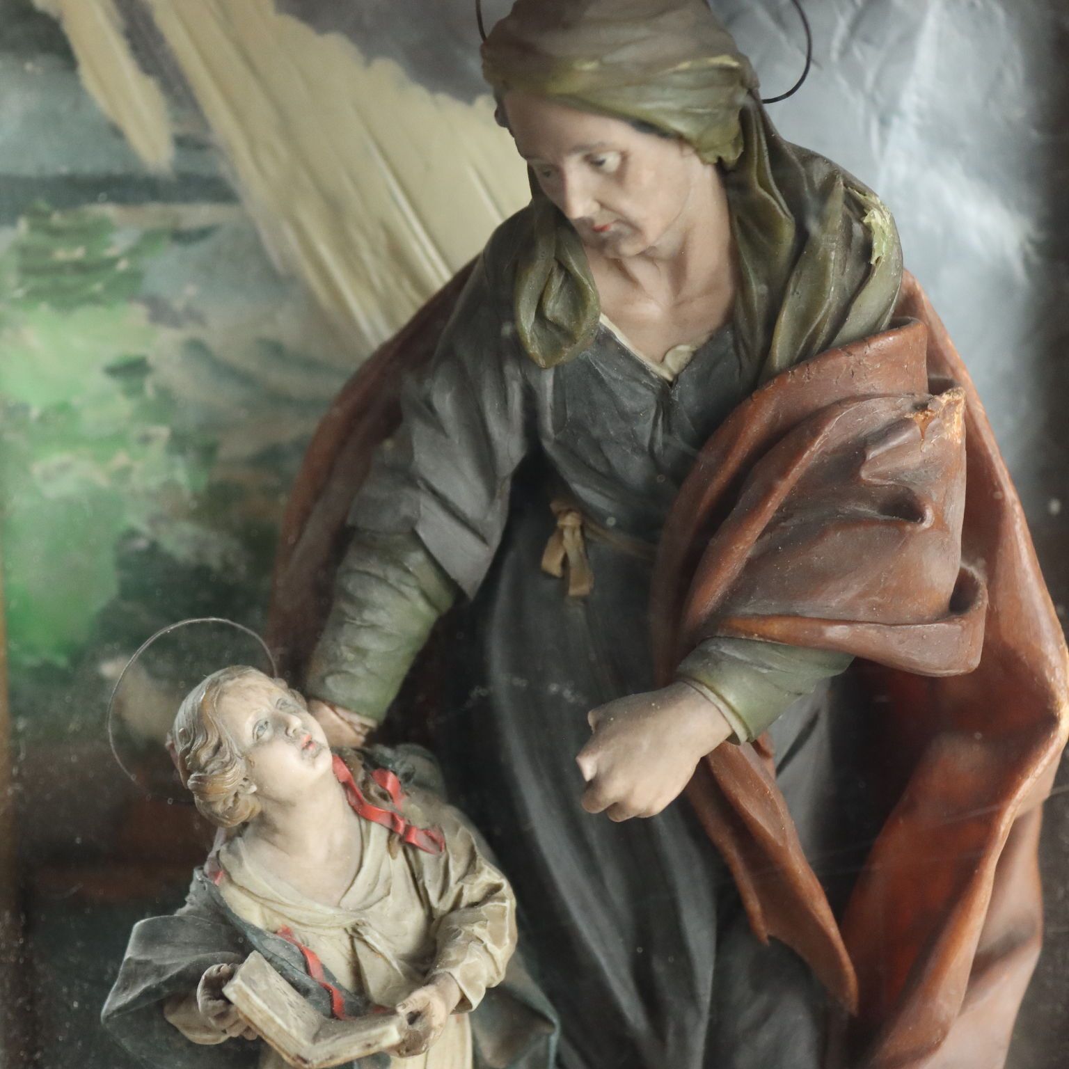 Vitrine d'époque avec sculpture de sainte Anne et la Vierge Marie, XIXe siècle photo for sale