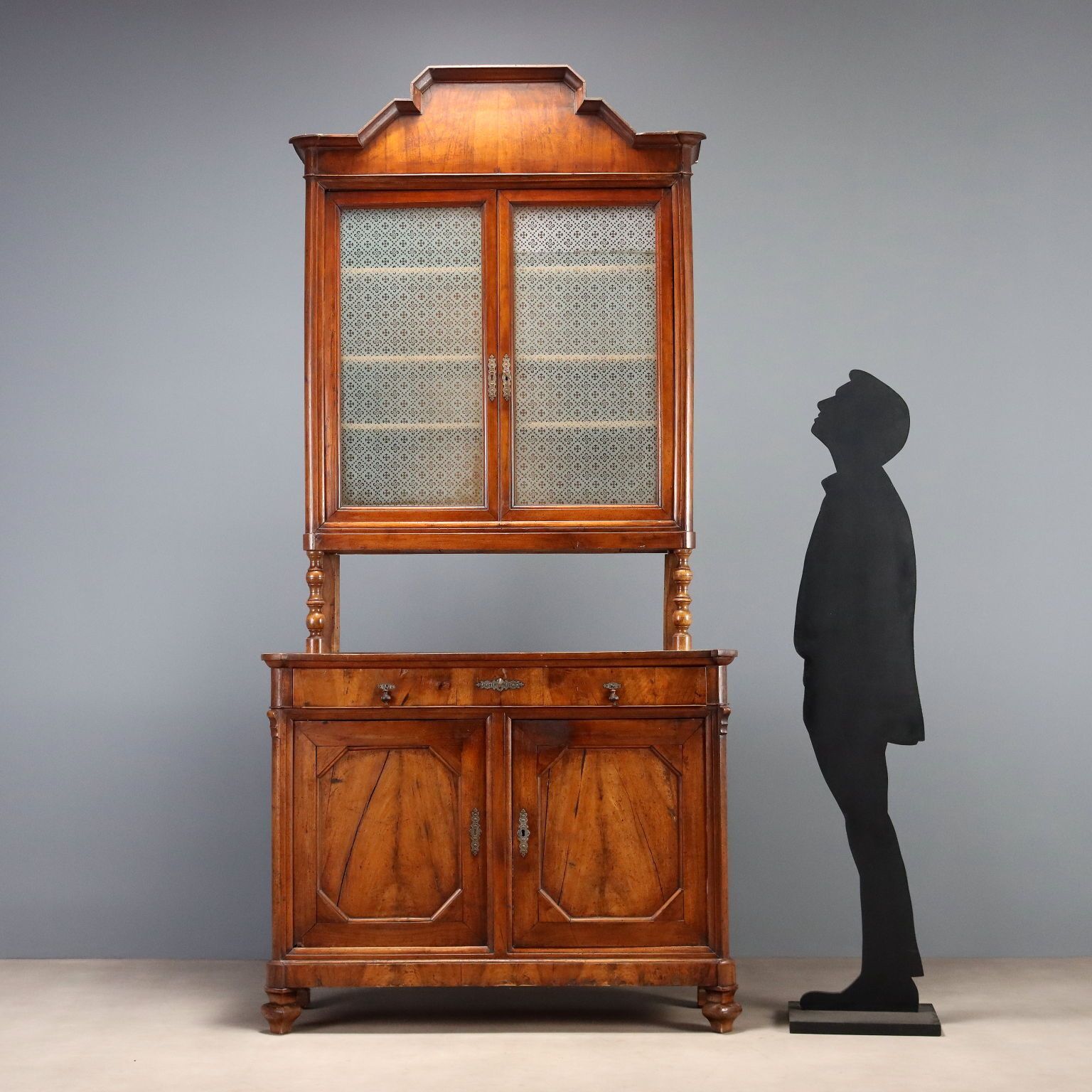 Armoire d'époque Umbertino en noyer, Italie, XIXe siècle photo for sale