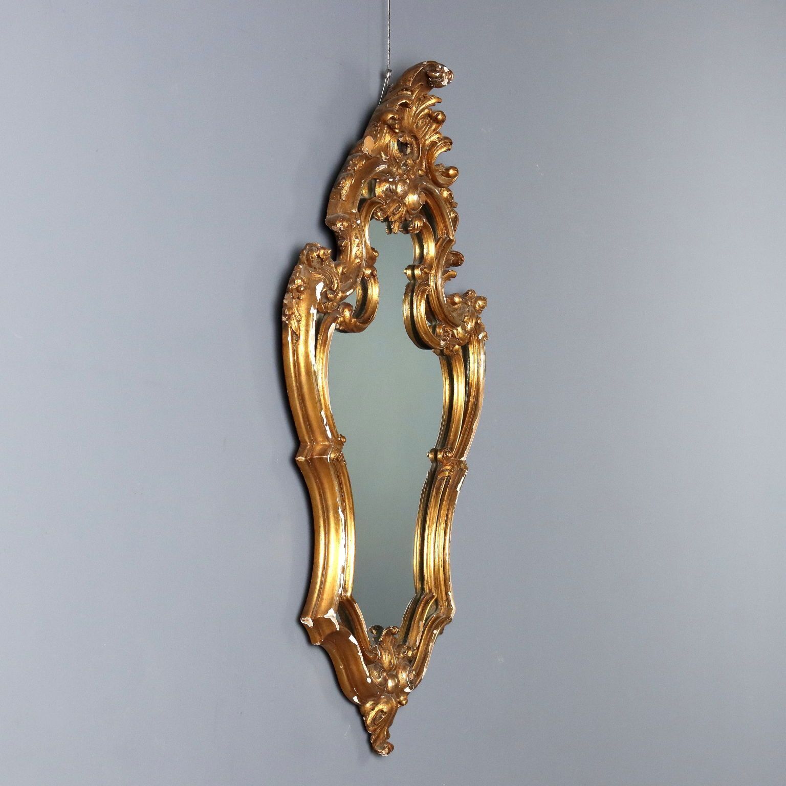 Miroir d'époque en bois sculpté et doré, Italie, XXe siècle photo Décoration
