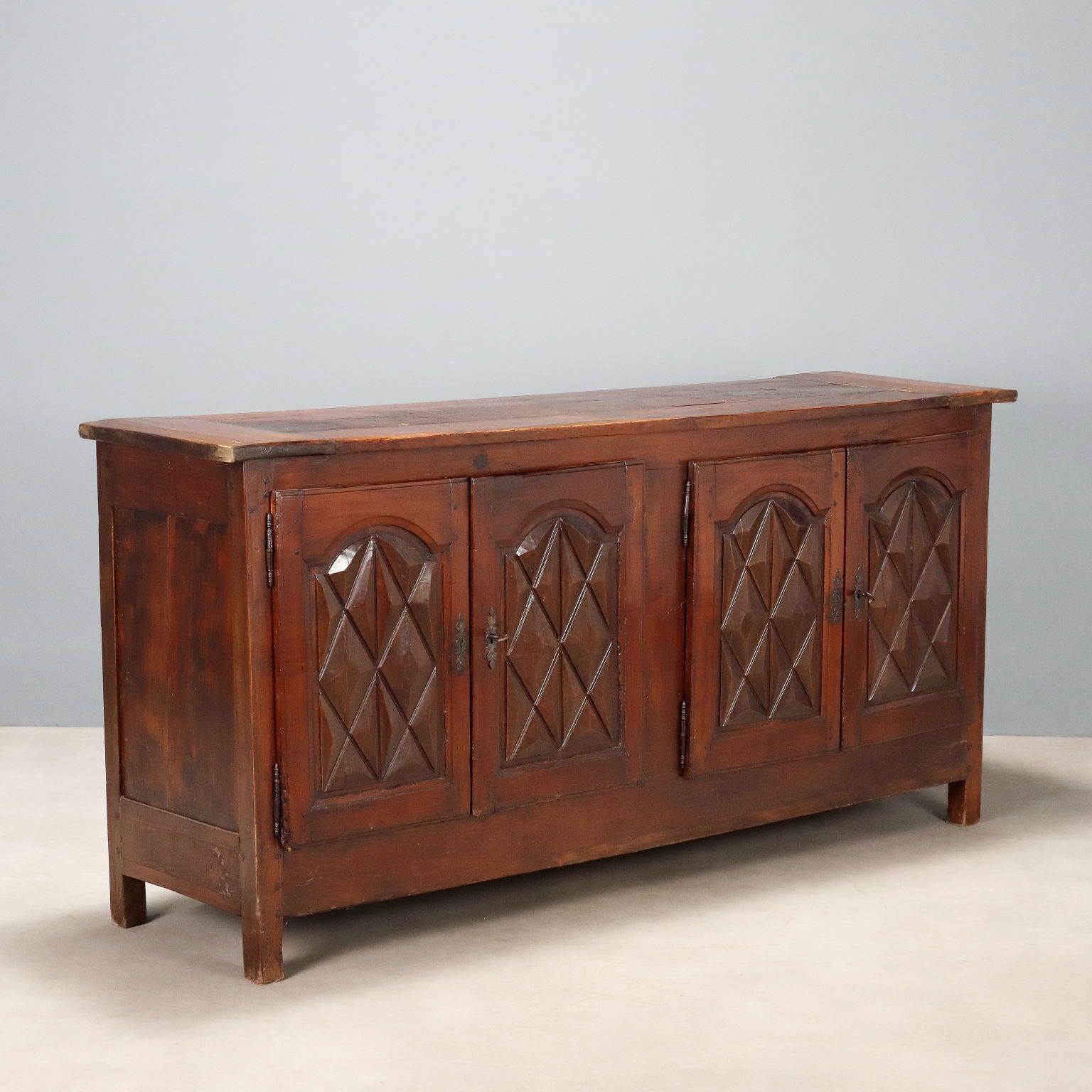 Armoire d'époque en essences de bois variées, Italie, XVIIIe siècle