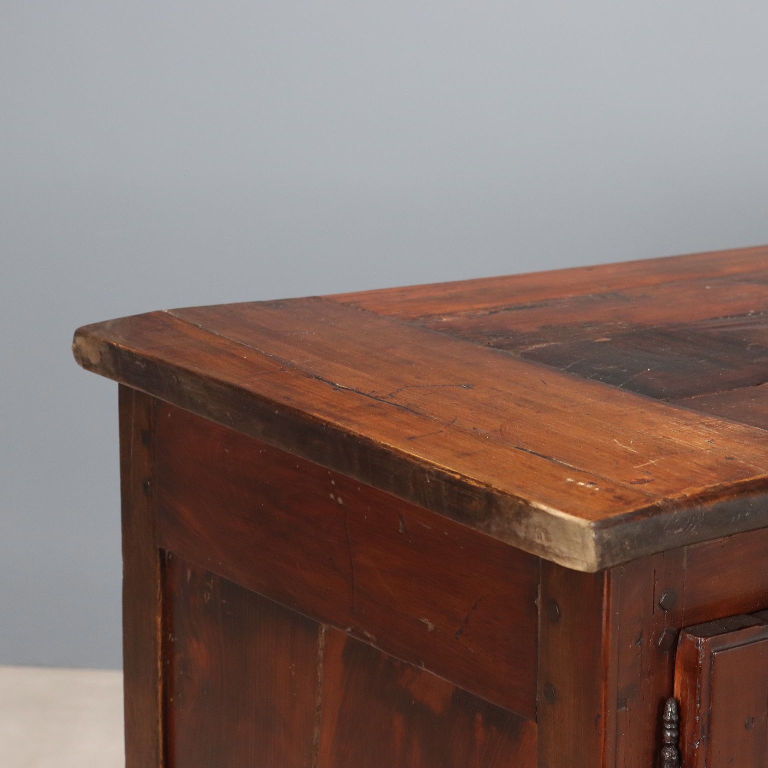 Armoire d'époque en essences de bois variées, Italie, XVIIIe siècle photo vinterior