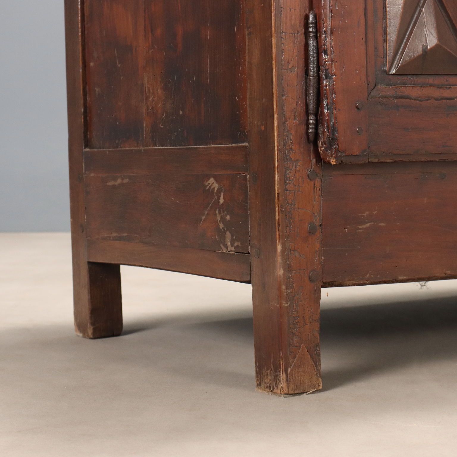 photo furniture Armoire d'époque en essences de bois variées, Italie, XVIIIe siècle