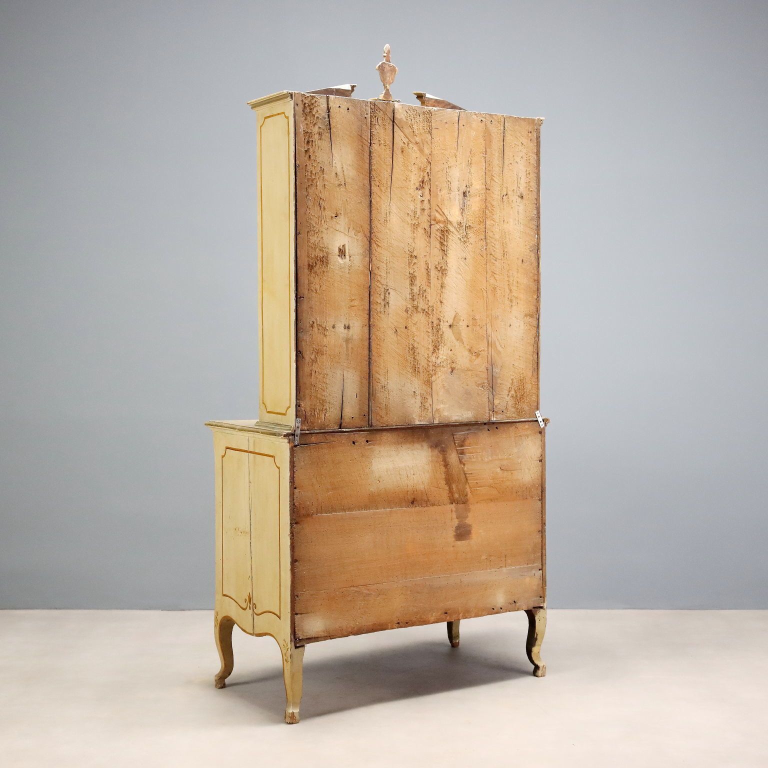 photo buy Kast Barok Gelakt Hout 18e Eeuw