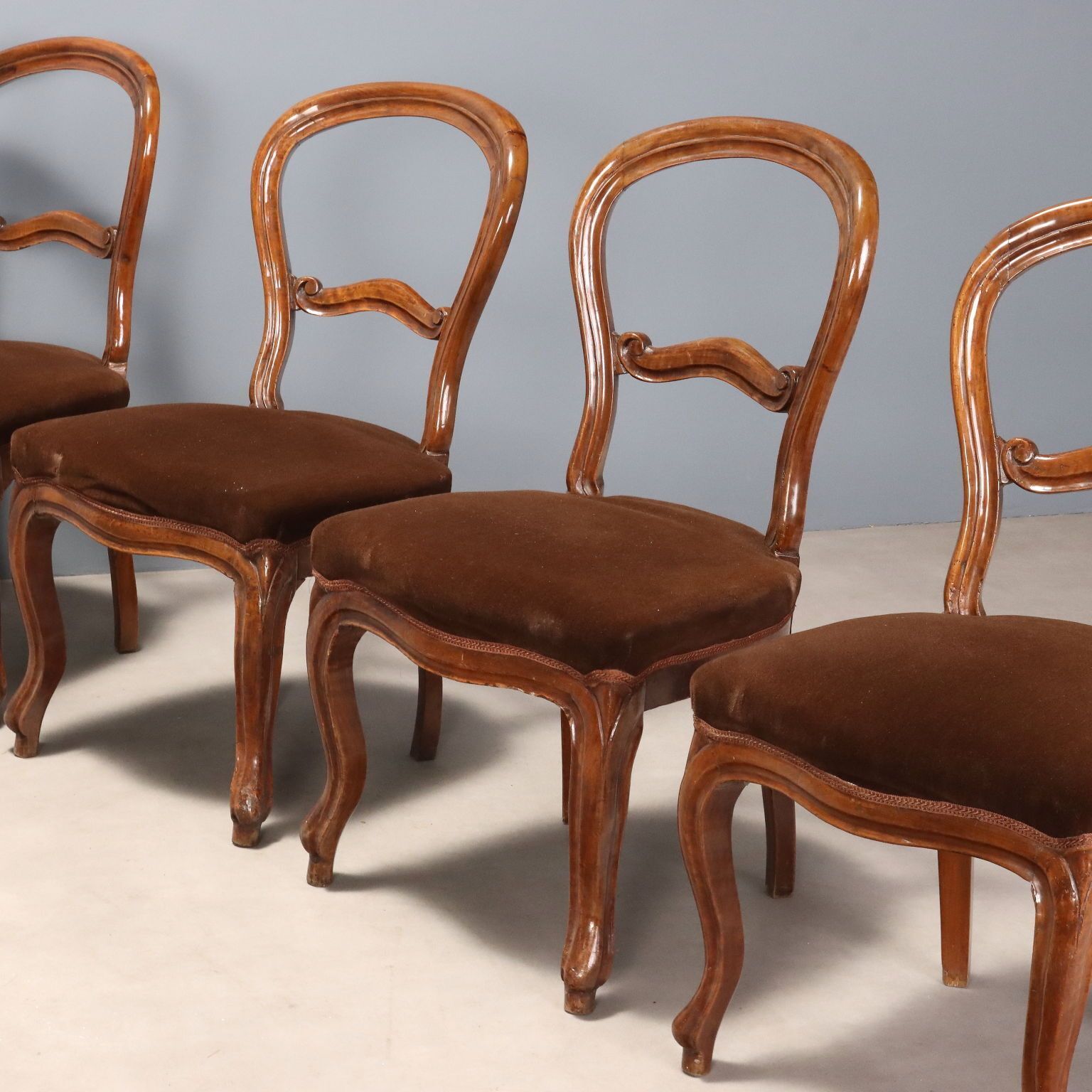 Luigi Filippo stoelen van walnoot met gestoffeerde zitting, 19e eeuw photo Meubels