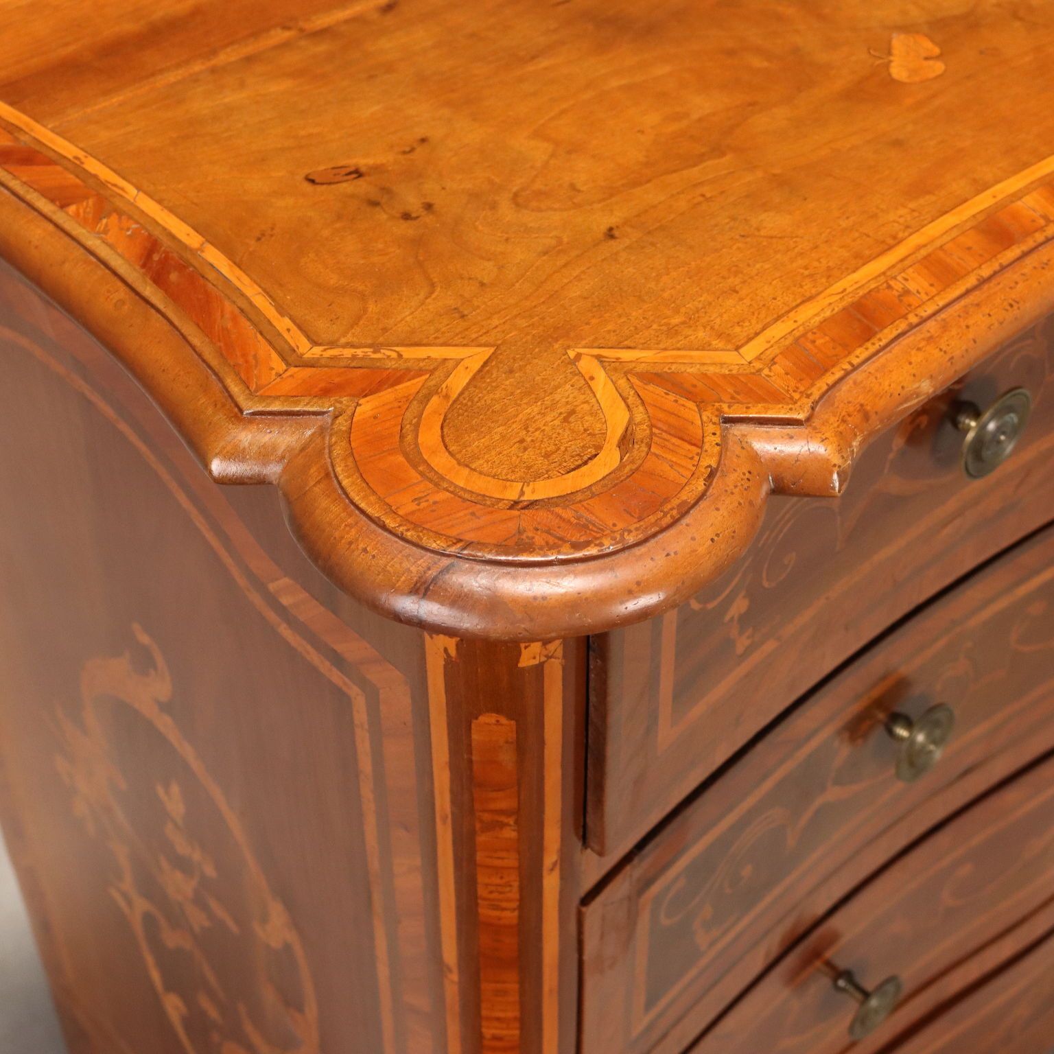 Commode baroque en noyer, XVIIIe siècle photo vinterior