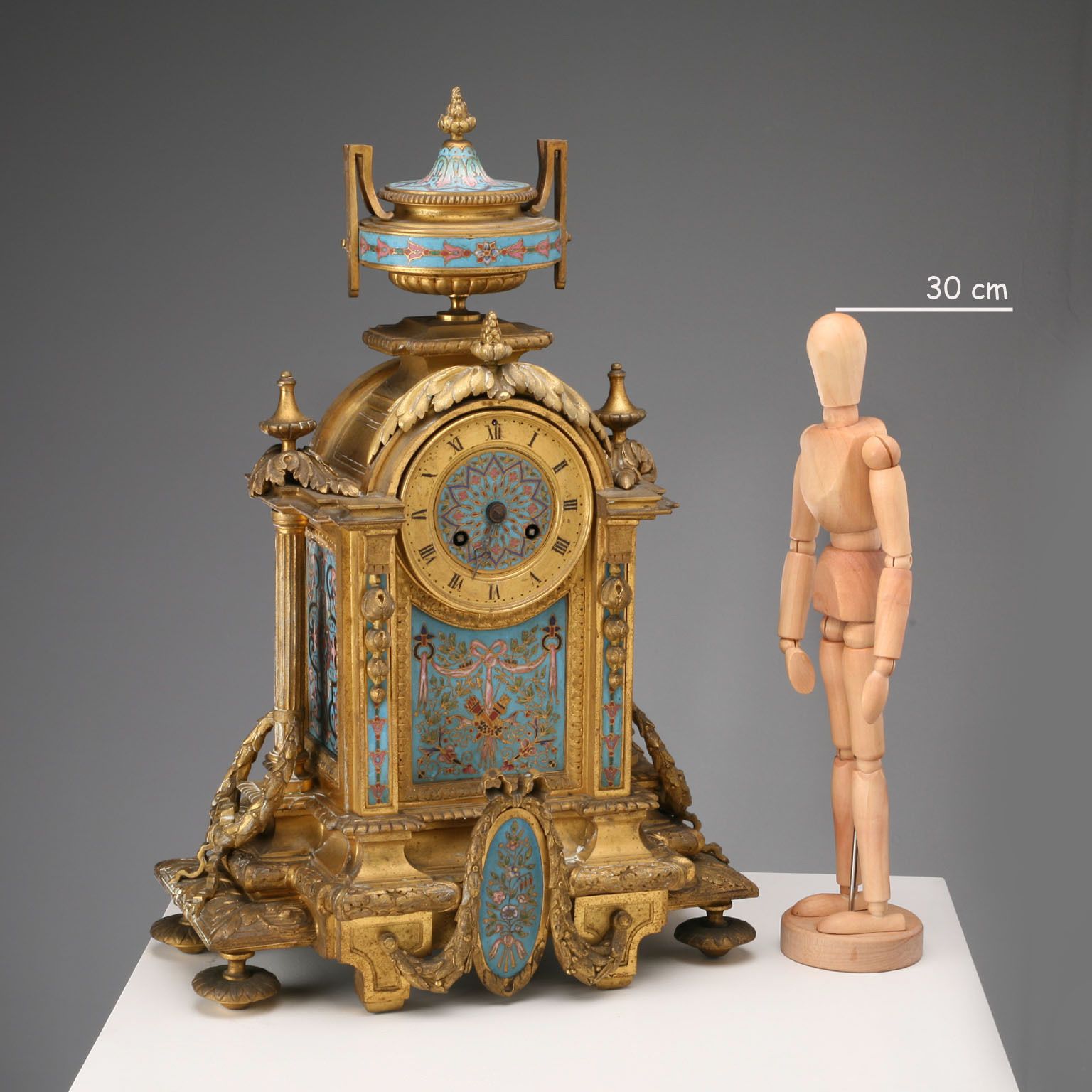 Antieke klok, verguld brons, Frankrijk, 19e-20e eeuw photo furniture