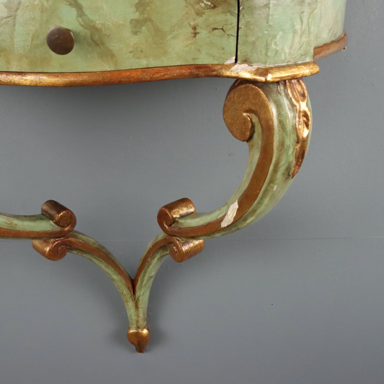 Console d'époque en sapin, forme en goutte, faux marbre, Italie, début du XXe siècle photo 470.0