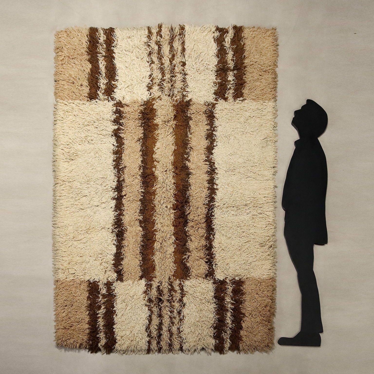 Tapis moderne en laine, gros nœuds, fabrication mécanique, 87 x 63 in photo for sale