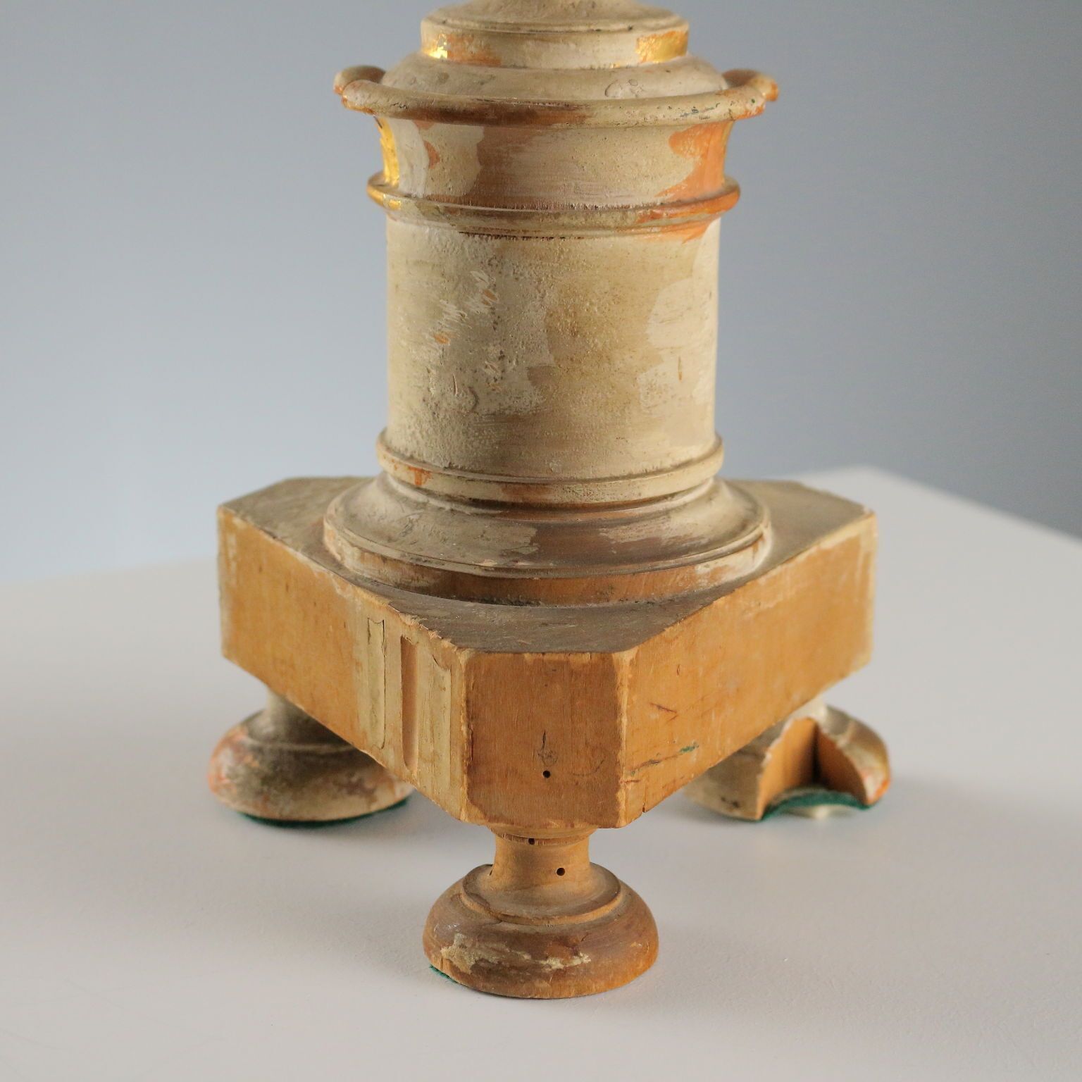 photo furniture Candélabre en bois sculpté et doré - Italie, XIXe siècle