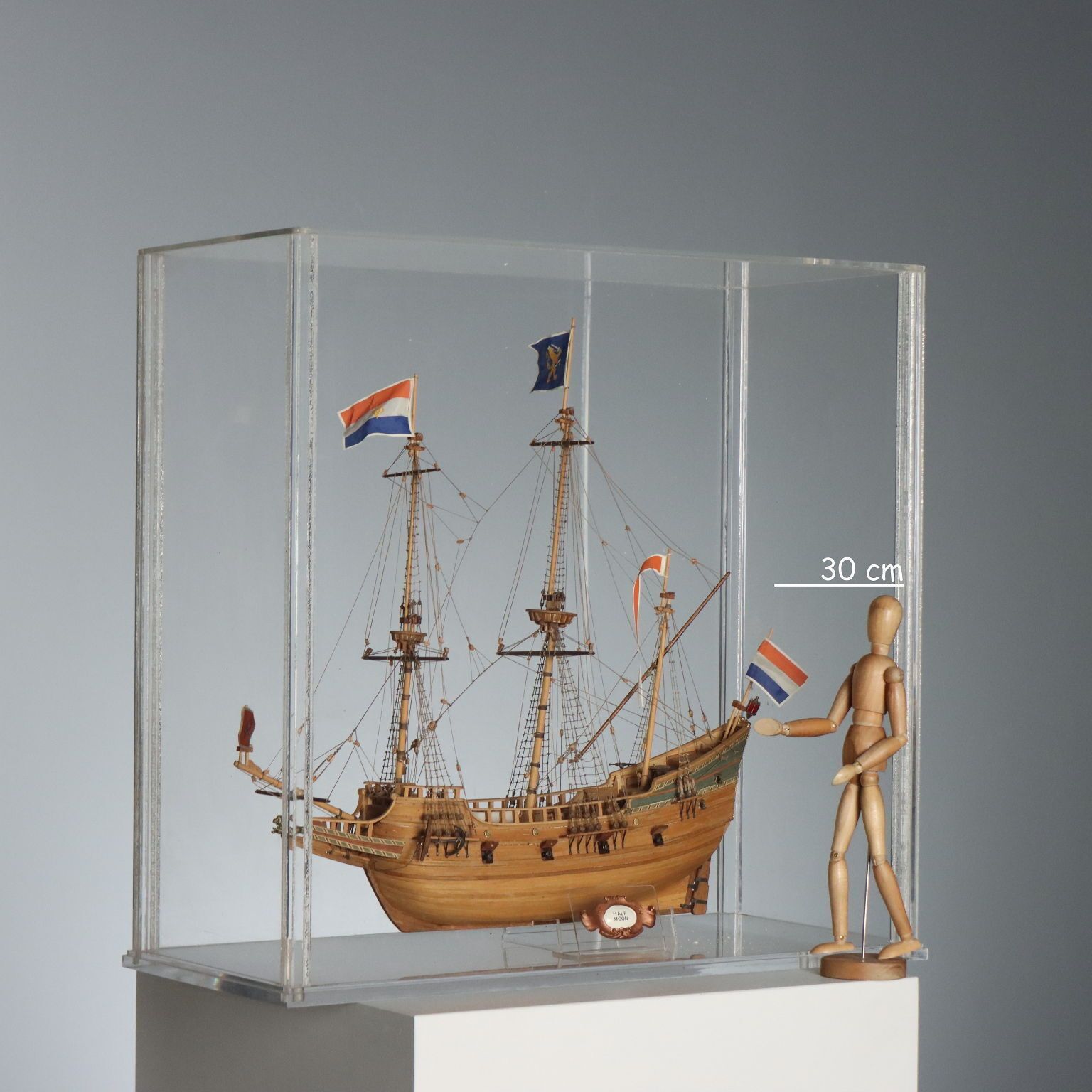Antiek houten schip in plexiglassenkoffer, handgemaakt, 20e eeuw photo furniture
