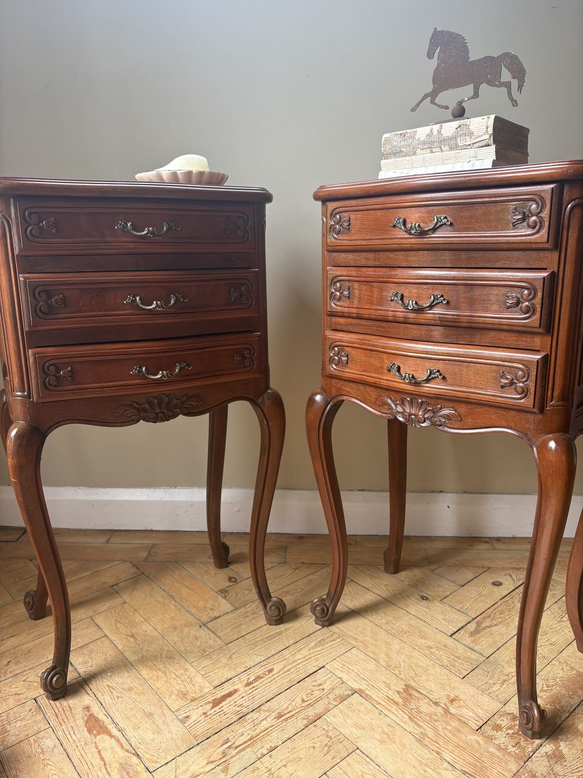 photo vintage A Pair Of French Parquetry Bedside Tables