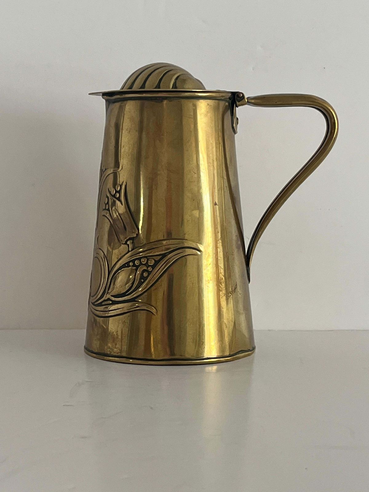 Art Nouveau Messing Waterkan van Joseph Sankey & Sons, ca. 1900 photo Woonaccessoires