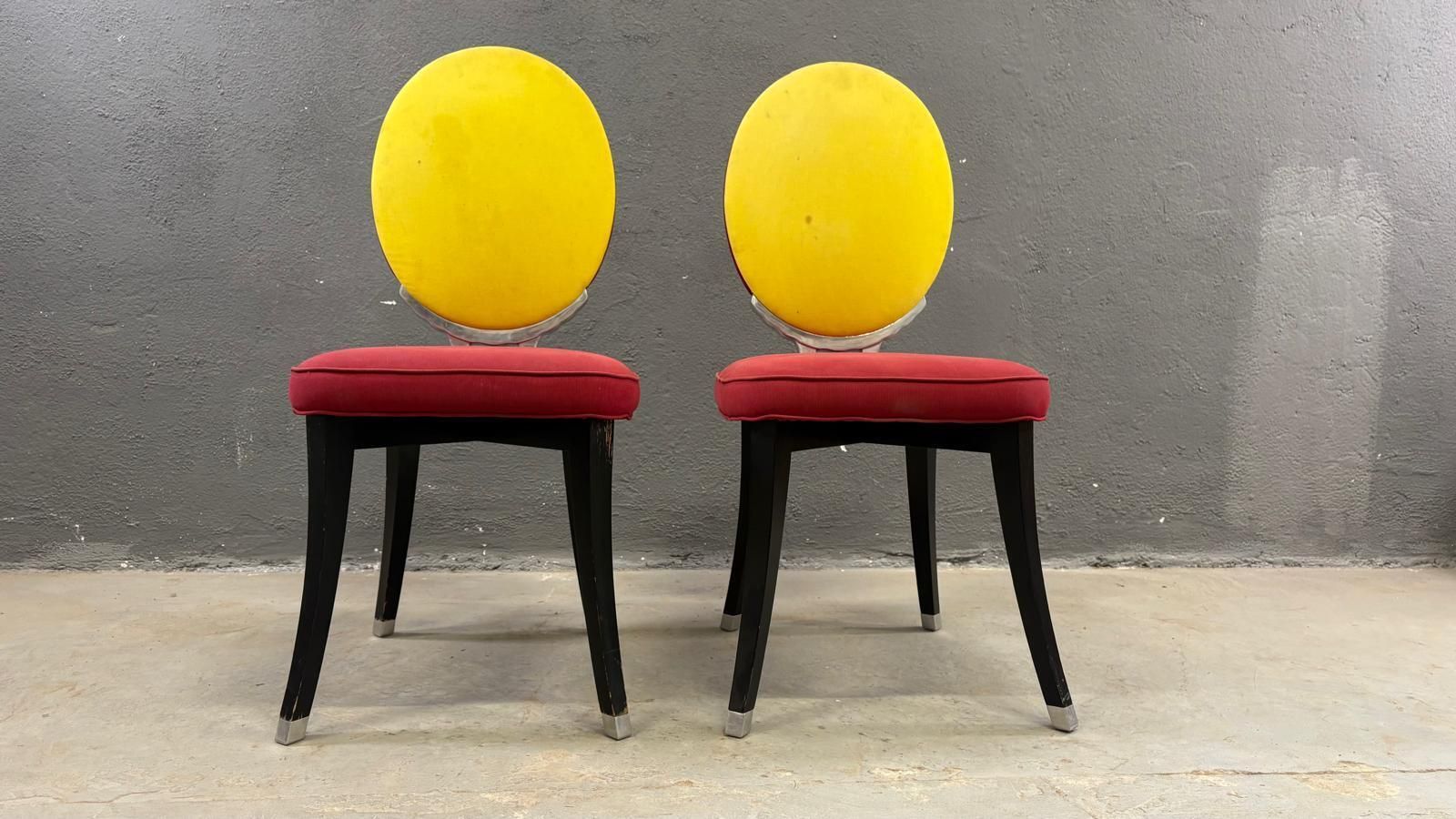 photo buy Paar Medallion-stoelen, model Funny Valentine, door Jean-Charles de Castelbajac, 20e eeuw