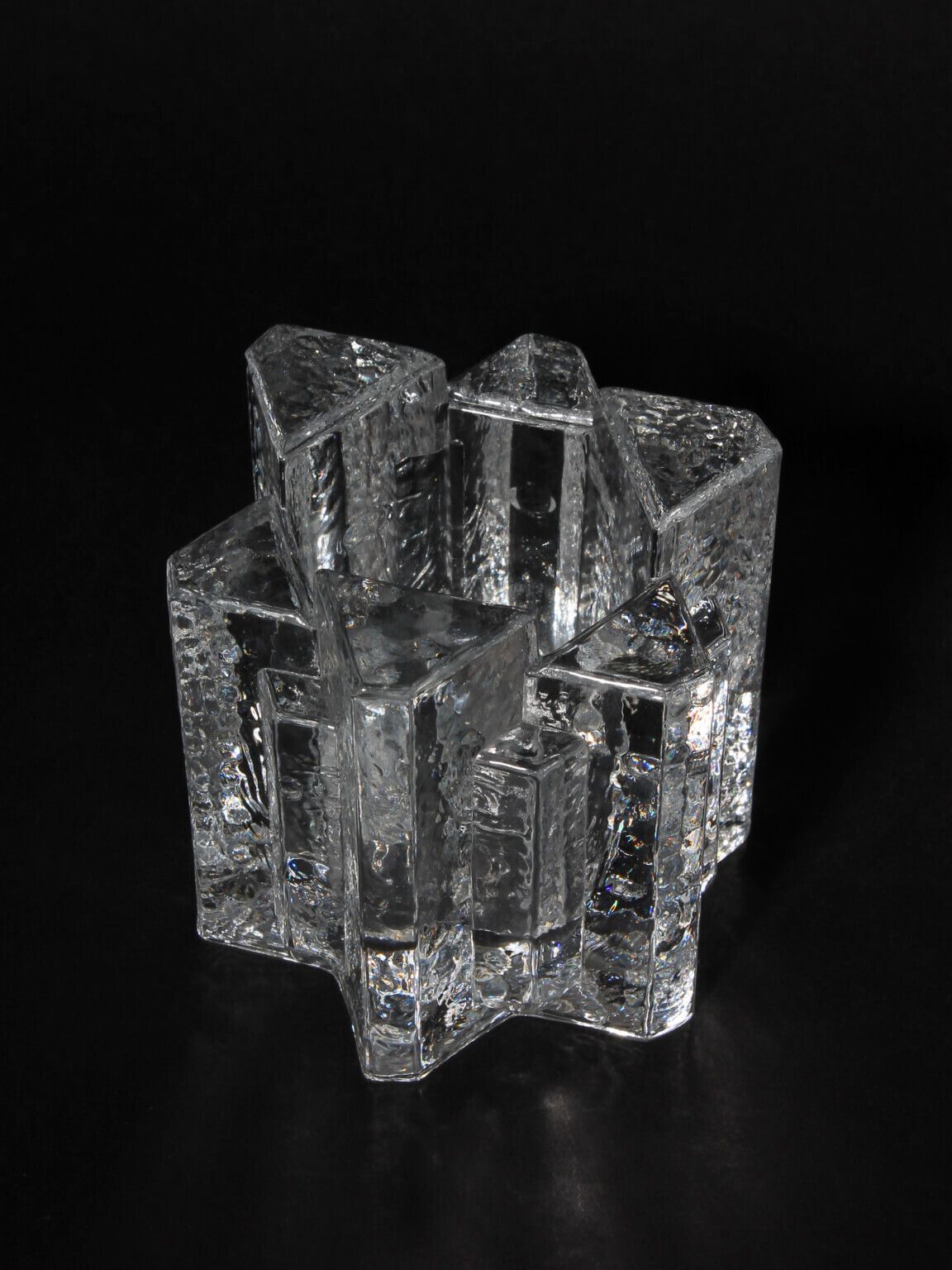 Brutalistisch Zweeds kristallen kandelaar, Lindshammar Glasswork photo Woonaccessoires