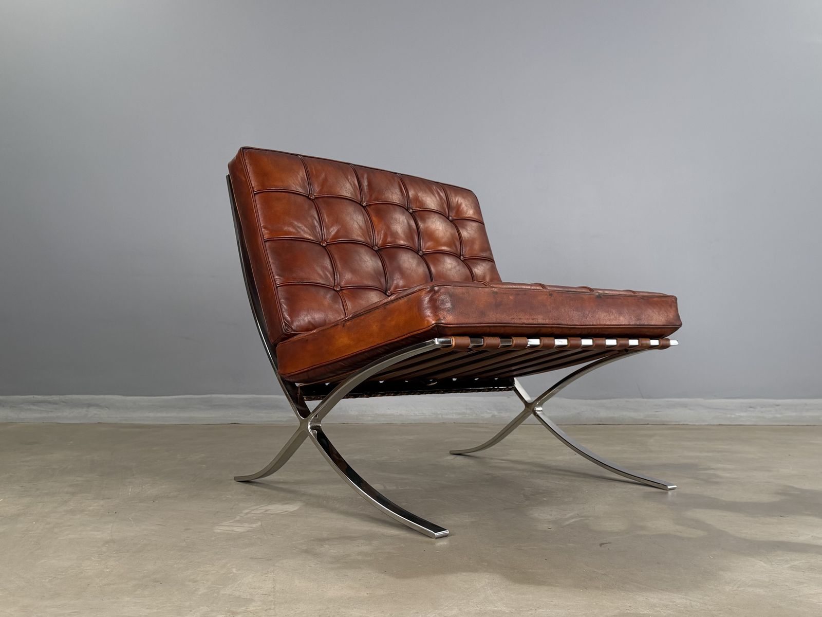 Barcelona Chair Leather Lounge Brown Tan Accent Chair Bauhaus Statement Armchair photo vinterior