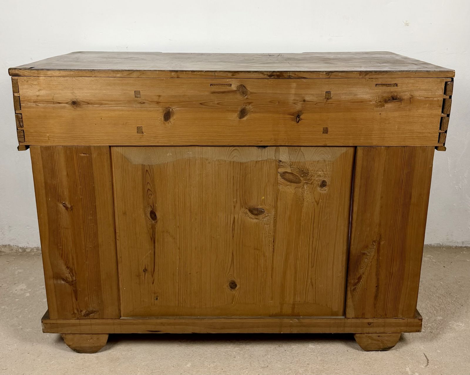 photo vintage Art Deco stijl consoletafel met één lade