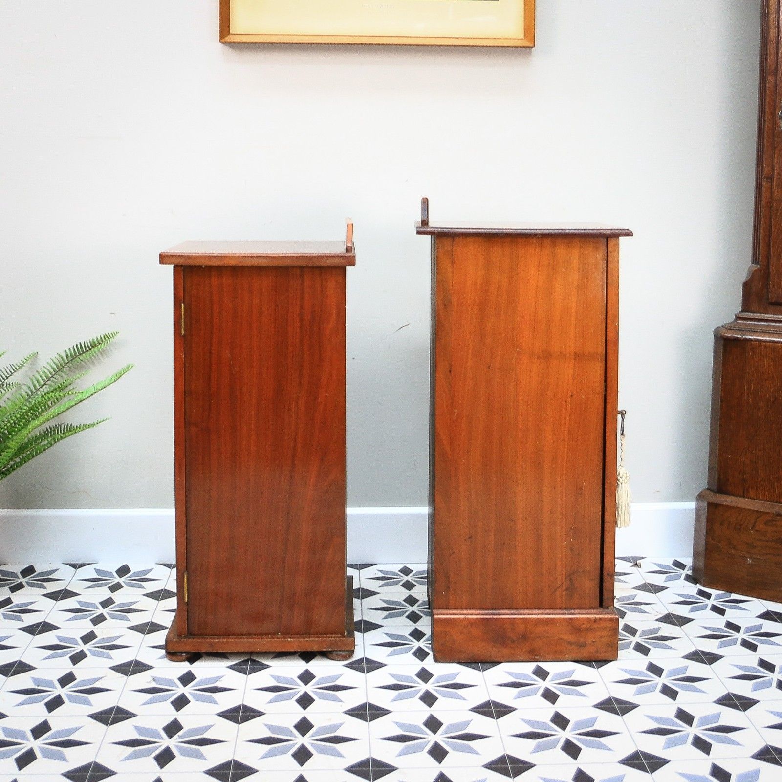 photo vintage Two Bedside Cabinets Mahogany Late Victorian Early Edwardian