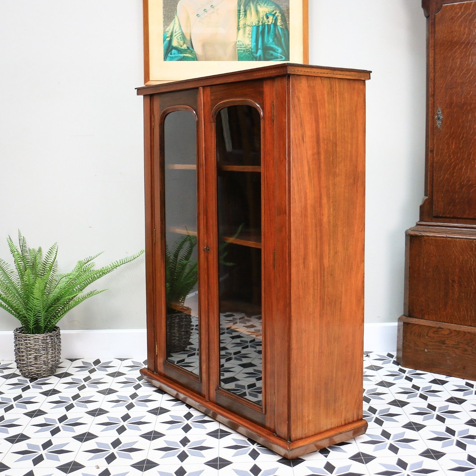 photo vinterior Antique Bookcase Victorian Glazed Bookcase Cabinet In Mahogany