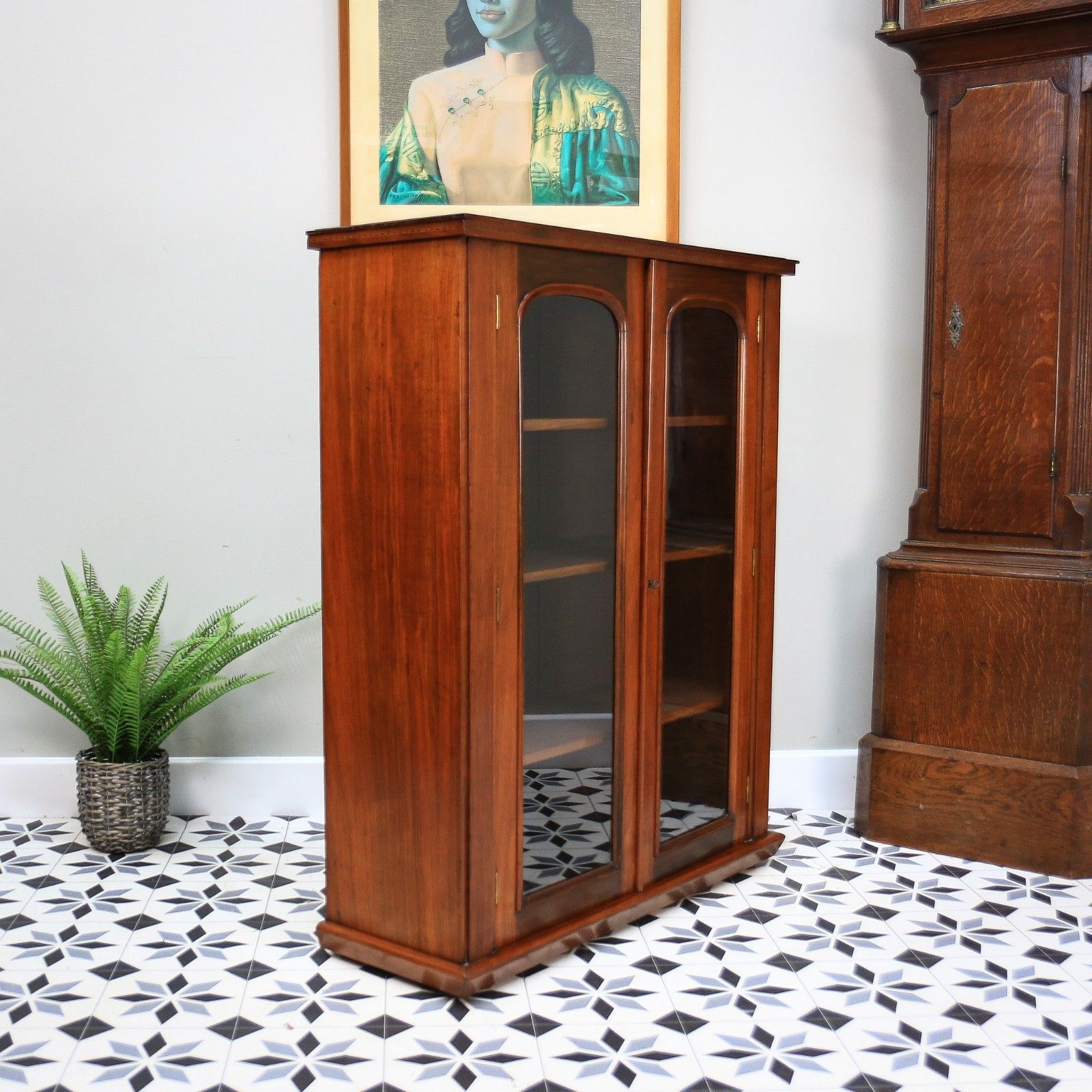 photo vintage Antique Bookcase Victorian Glazed Bookcase Cabinet In Mahogany