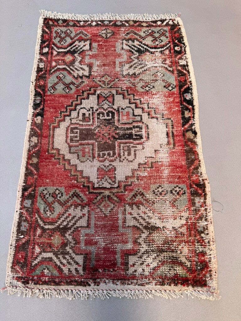 Klein Vintage Turks Tapijt 54x90 cm, Korte Loper, Met Gebruikssporen, Mini Vloerkleed 2556 photo for sale