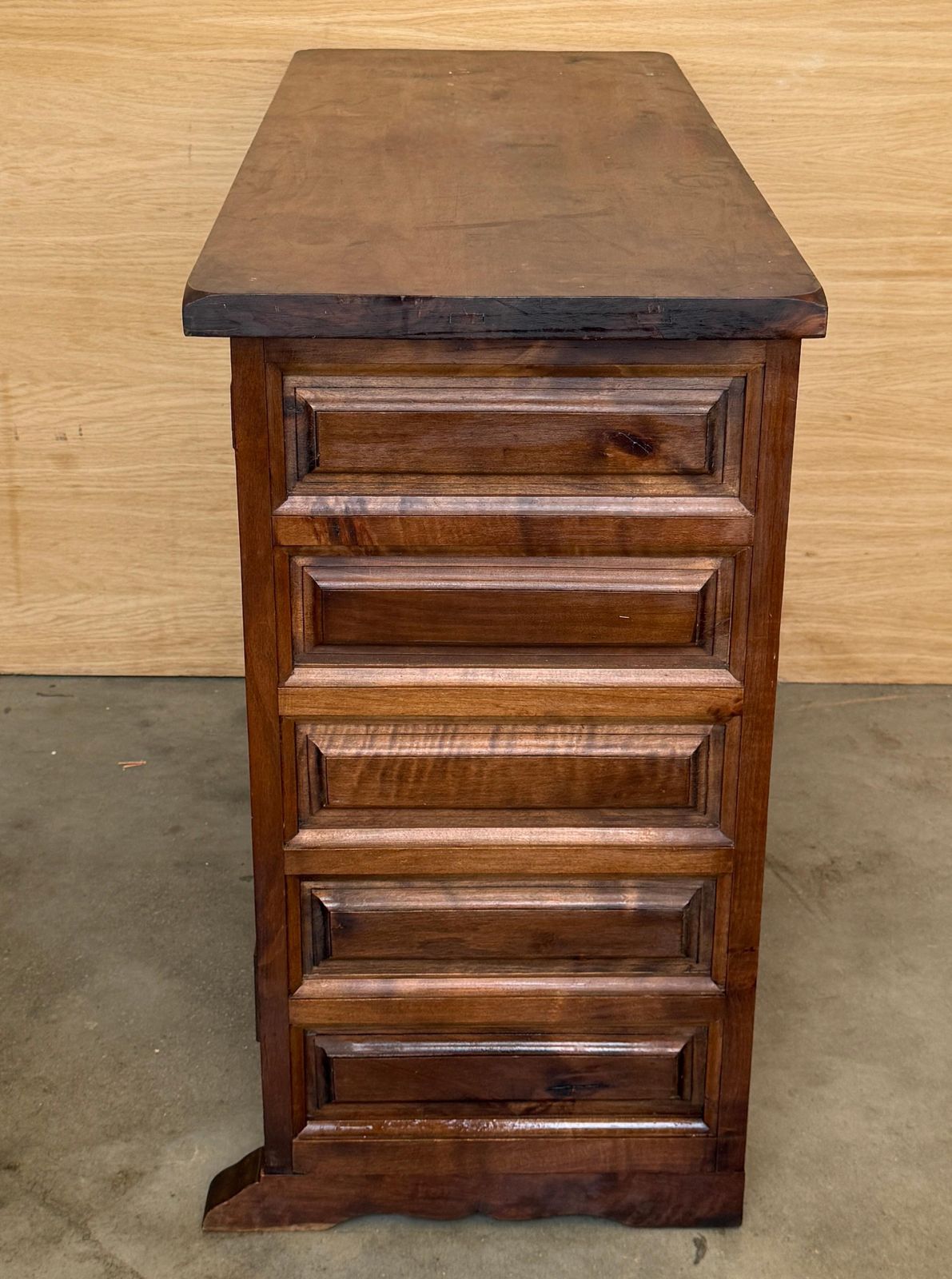 photo furniture Commode baroque catalane espagnole du XXe siècle en noyer sculpté, cinq tiroirs, style toscan