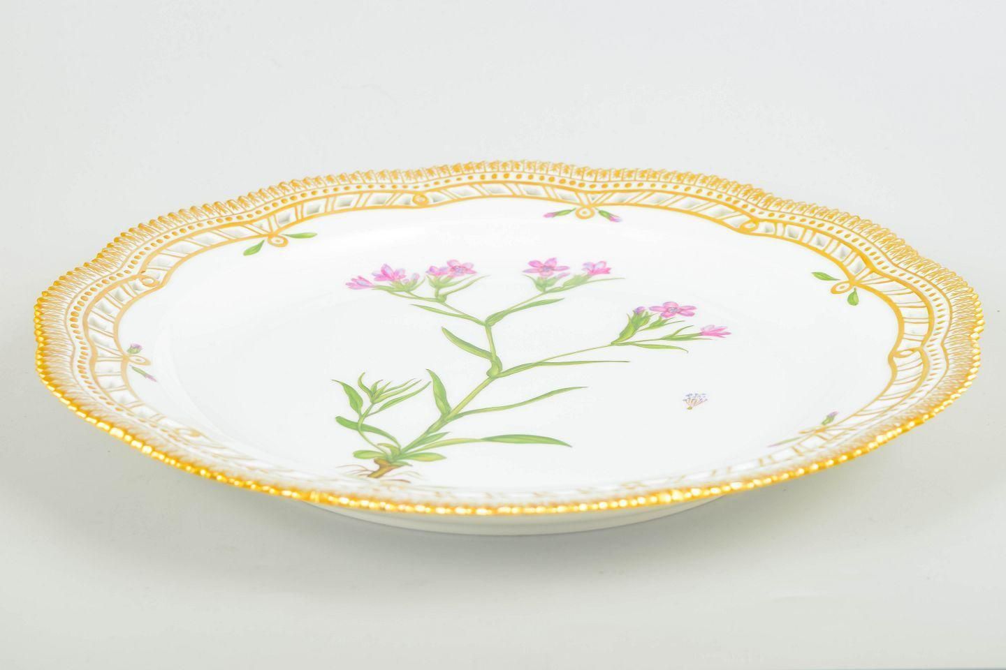 Royal Copenhagen. Grand plat Flora Danica à bordure ajourée. photo vinterior